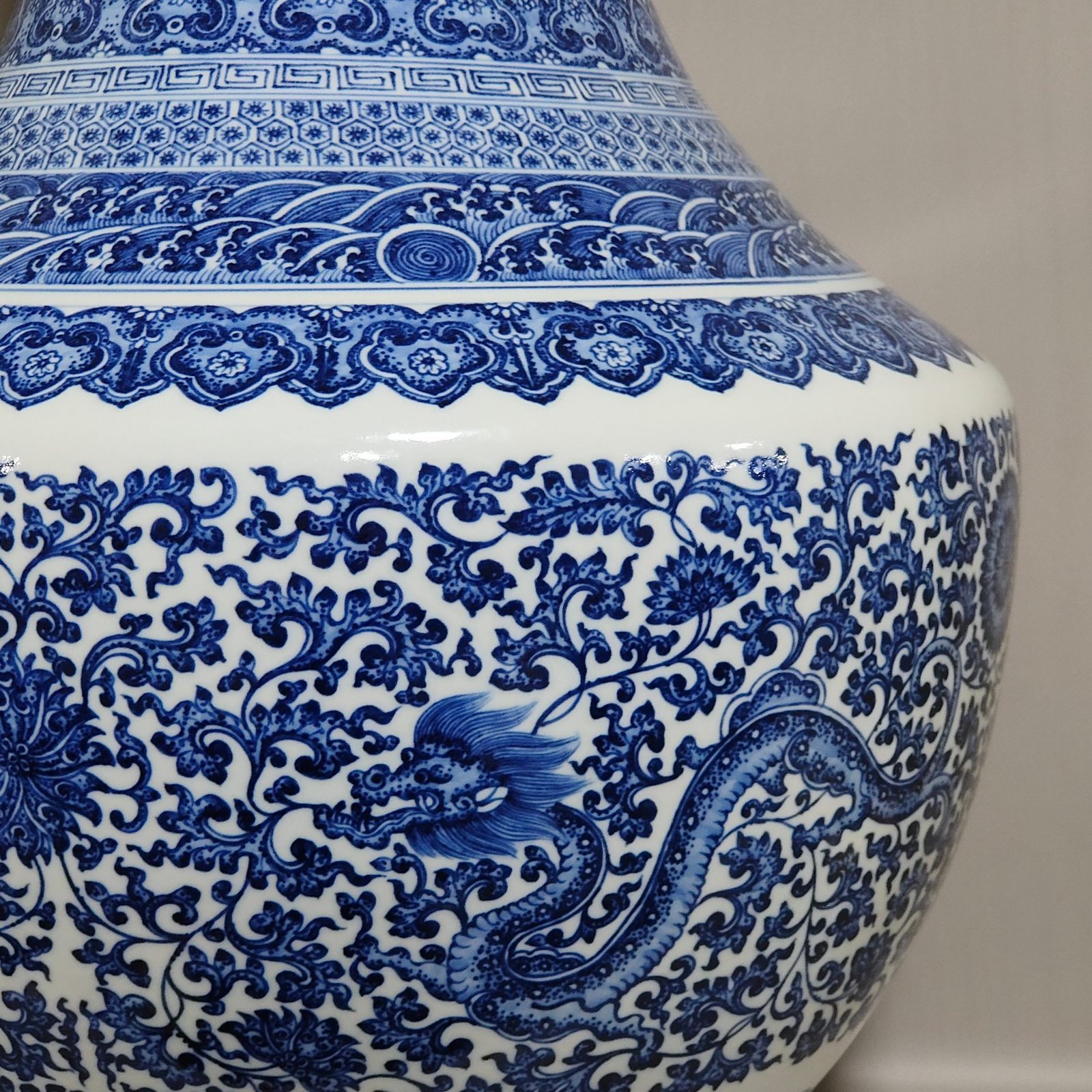 Qing Dynasty Qianlong dragon pierced with branches and two ears