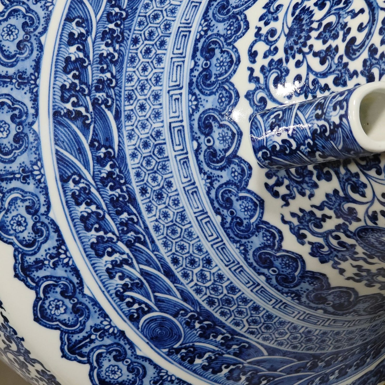 Qing Dynasty Qianlong dragon pierced with branches and two ears