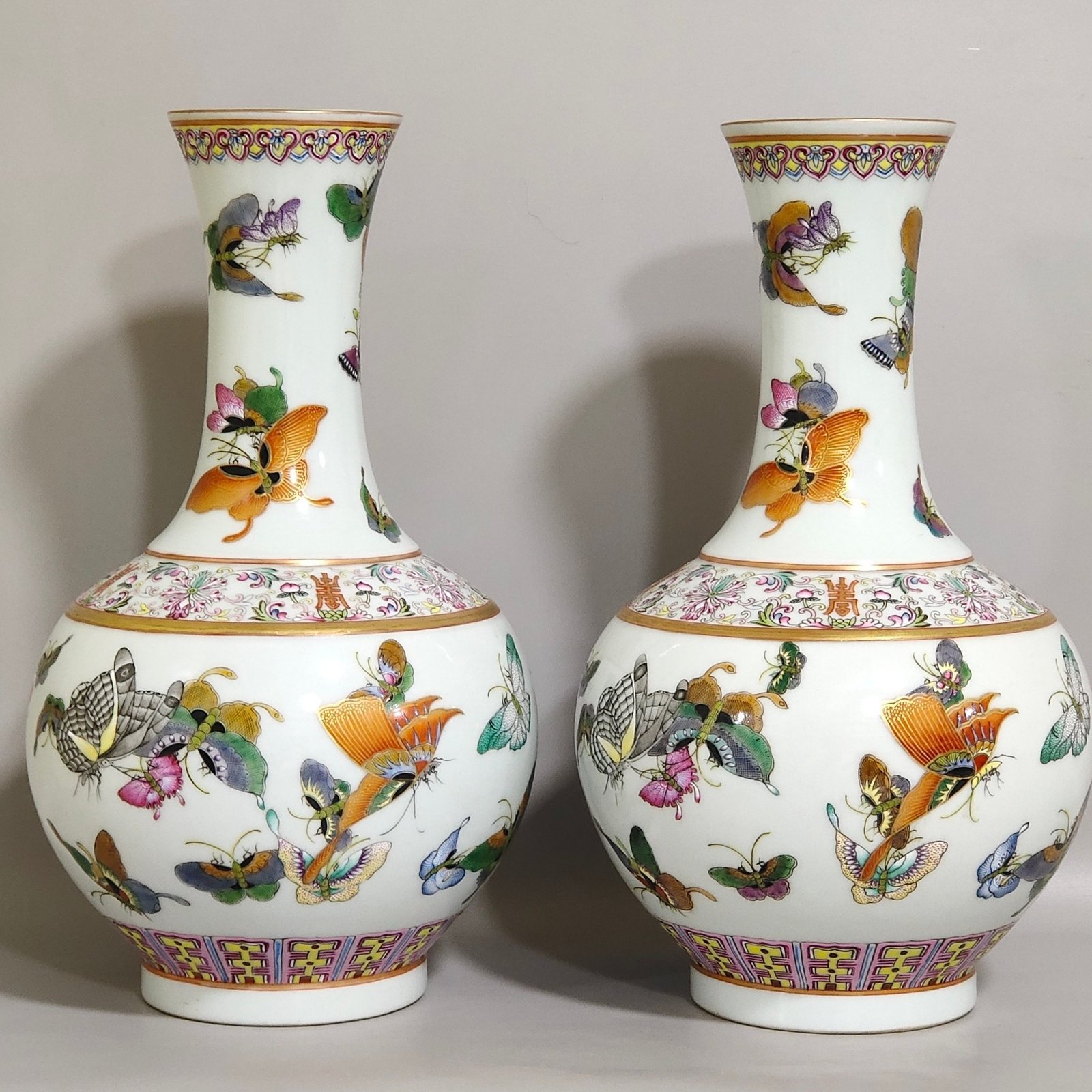 Qing Dynasty Guangxu Hundred Butterfly Appreciation Vase
