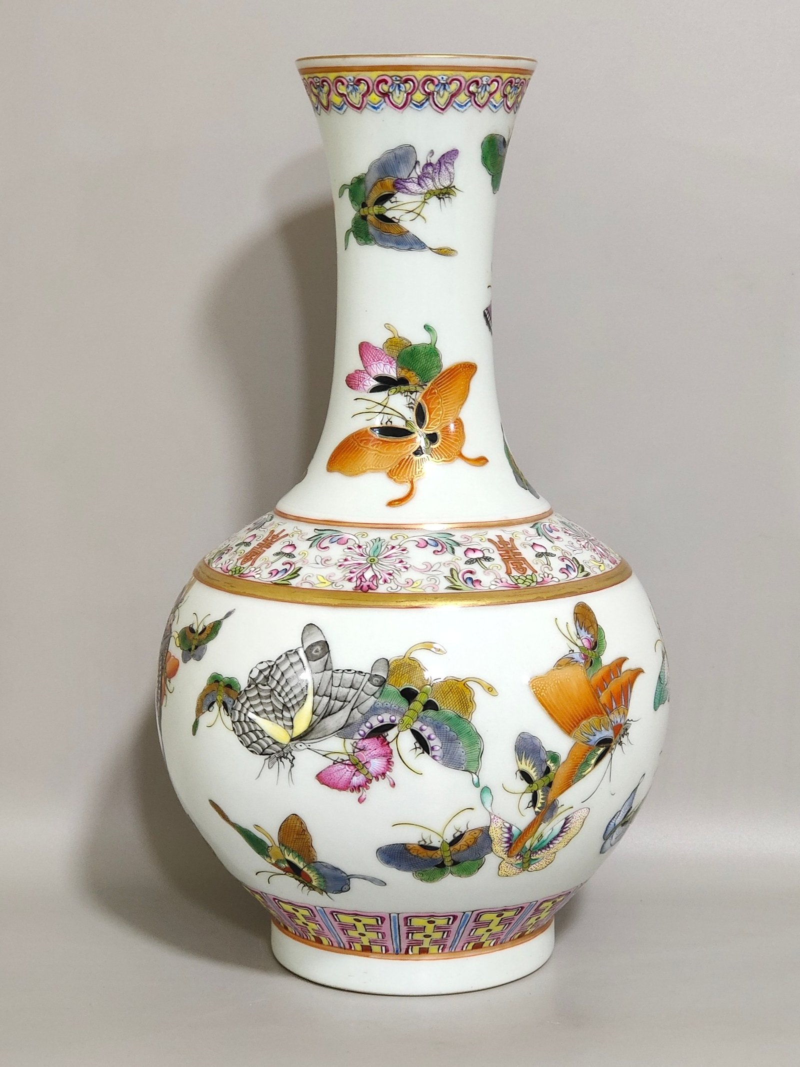 Qing Dynasty Guangxu Hundred Butterfly Appreciation Vase