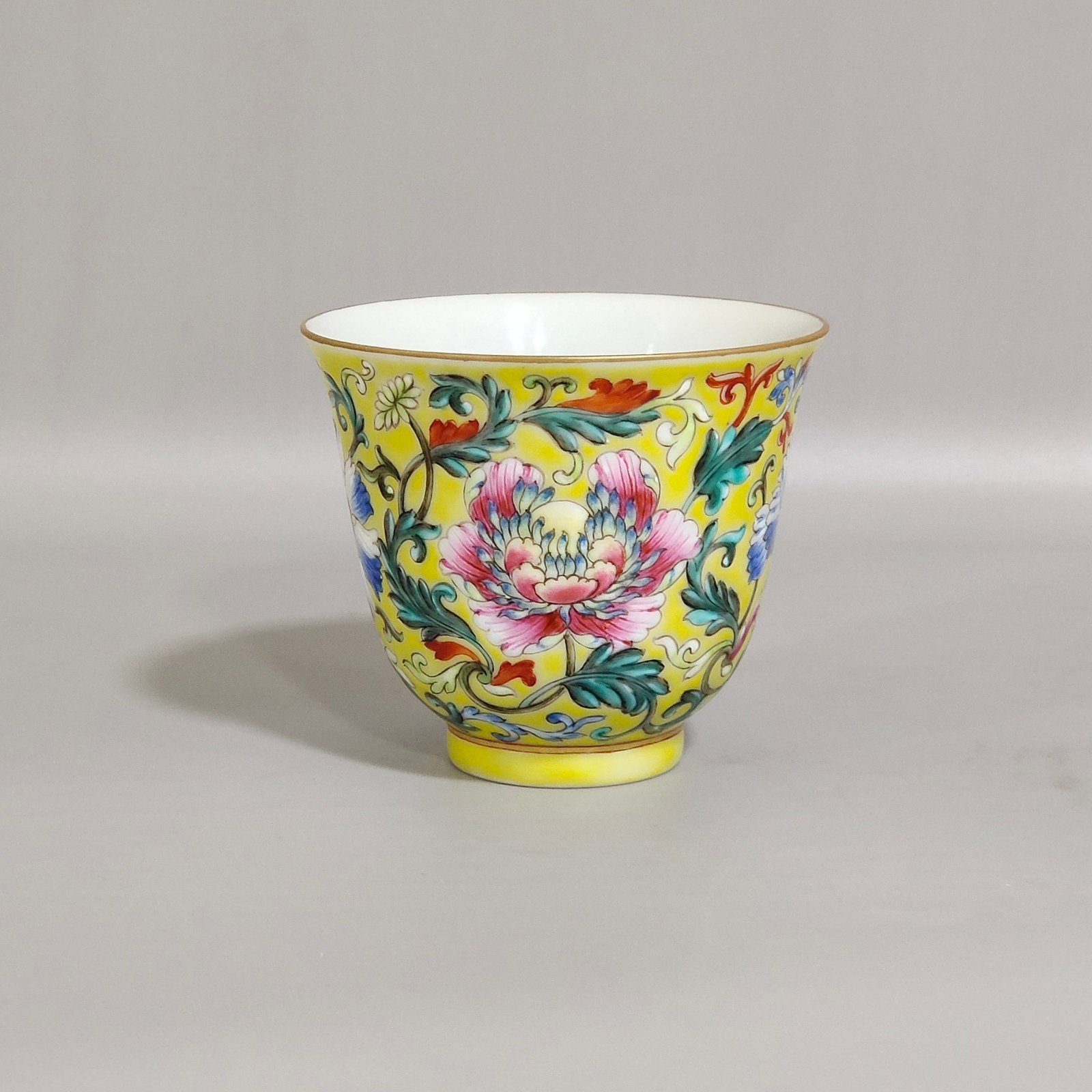 Qing Dynasty Guangxu yellow ground flower cup