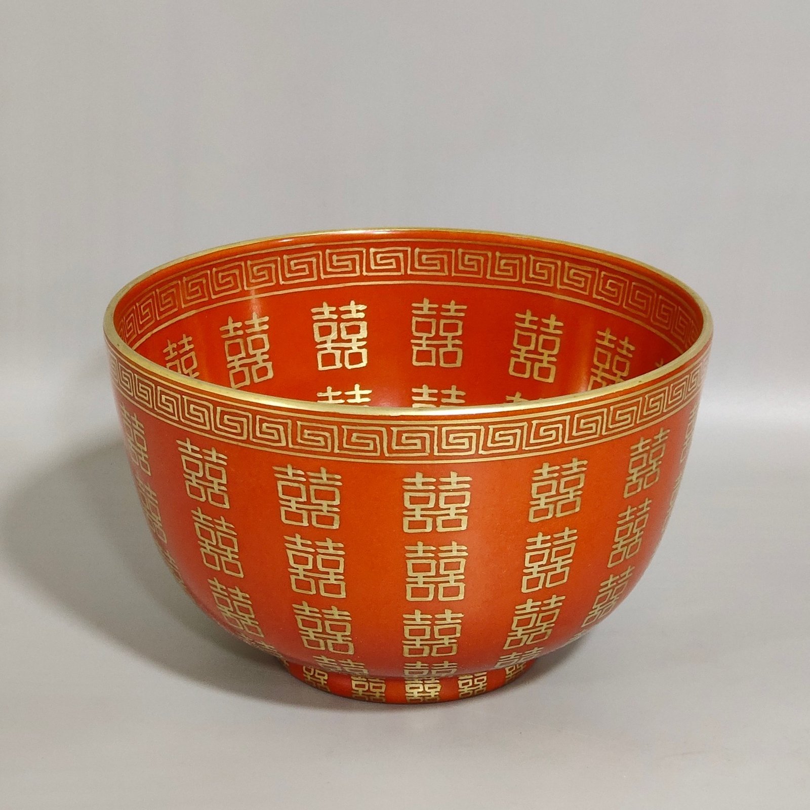 Qing Dynasty Tongzhi Yanxi Tonghe wedding porcelain coral red bowl with gold characters