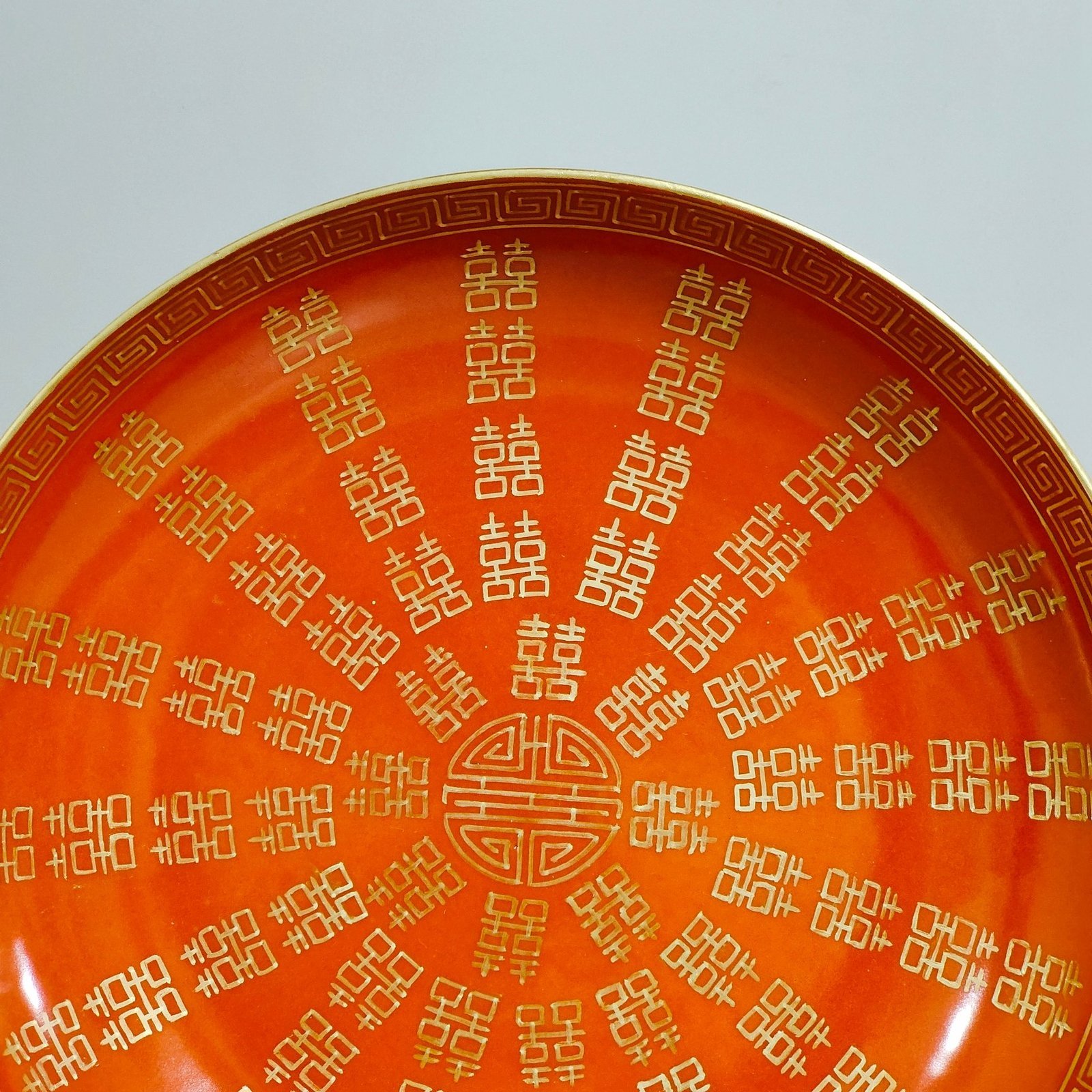 Qing Dynasty Tongzhi coral red gold-plated butterfly and dragon and phoenix dish