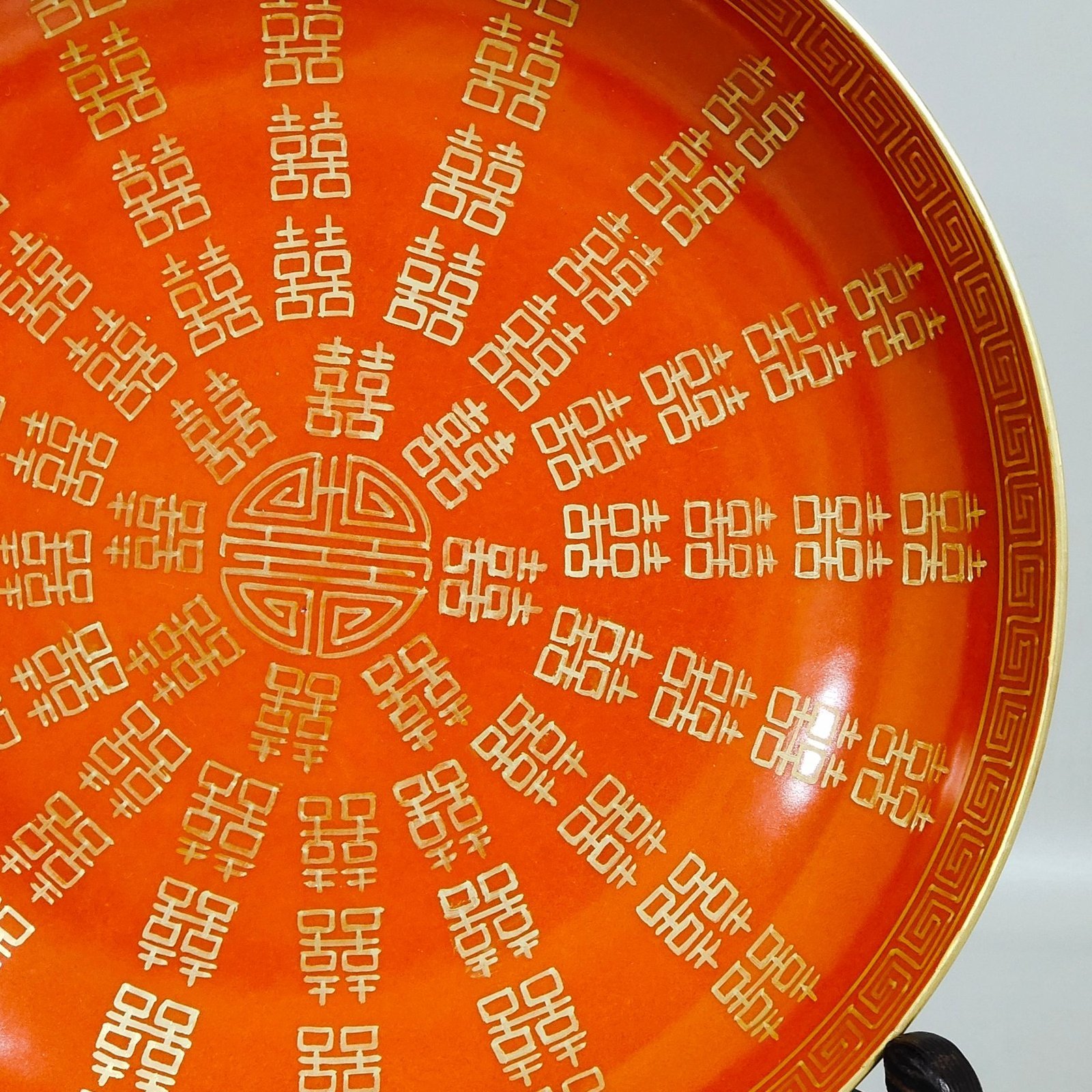 Qing Dynasty Tongzhi coral red gold-plated butterfly and dragon and phoenix dish