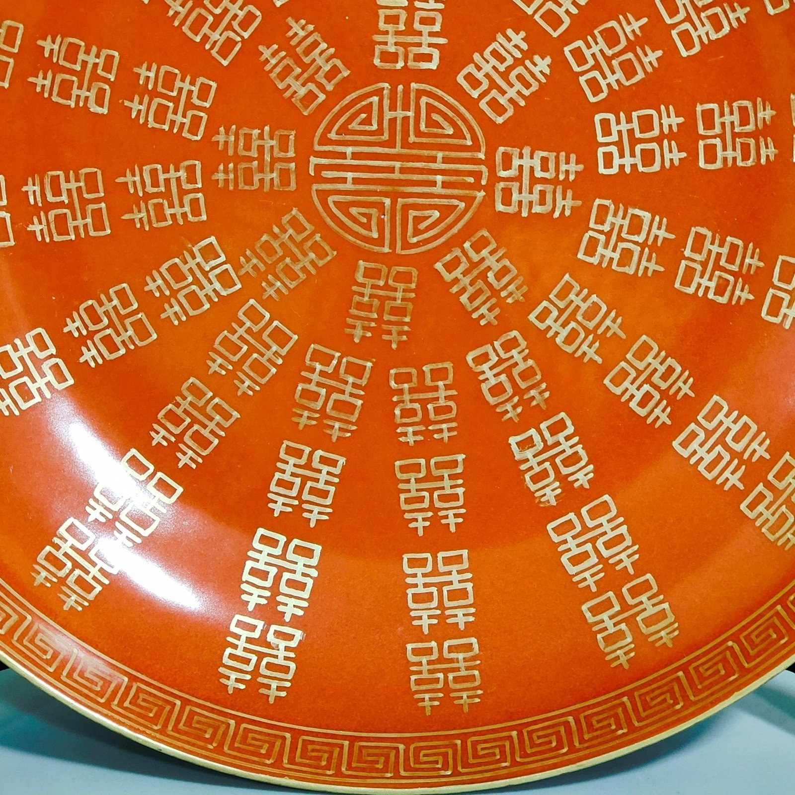 Qing Dynasty Tongzhi coral red gold-plated butterfly and dragon and phoenix dish