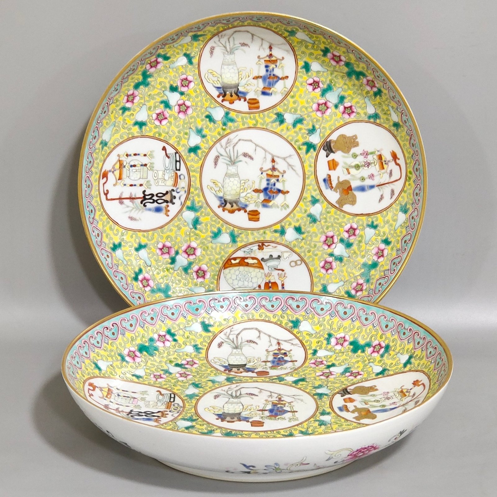 Qing Dynasty Tongzhi Yellow Land Window Open Grain Plate