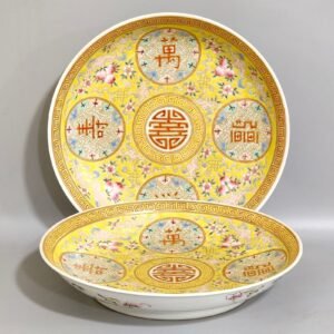 Qing Dynasty Tongzhi yellow-glazed plate with many blessings and longevity