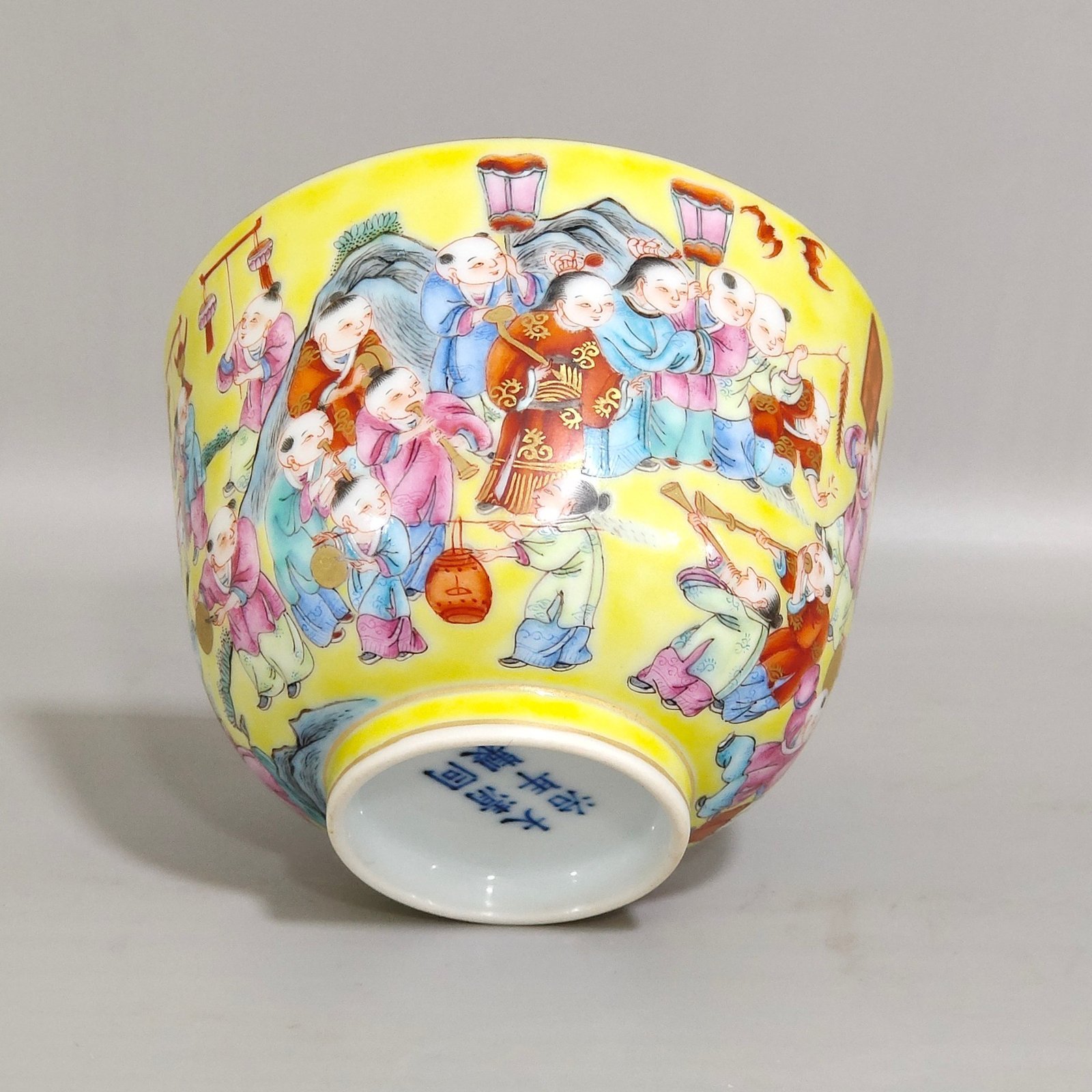 Qing Dynasty Tongzhi yellow glaze Baizi cup