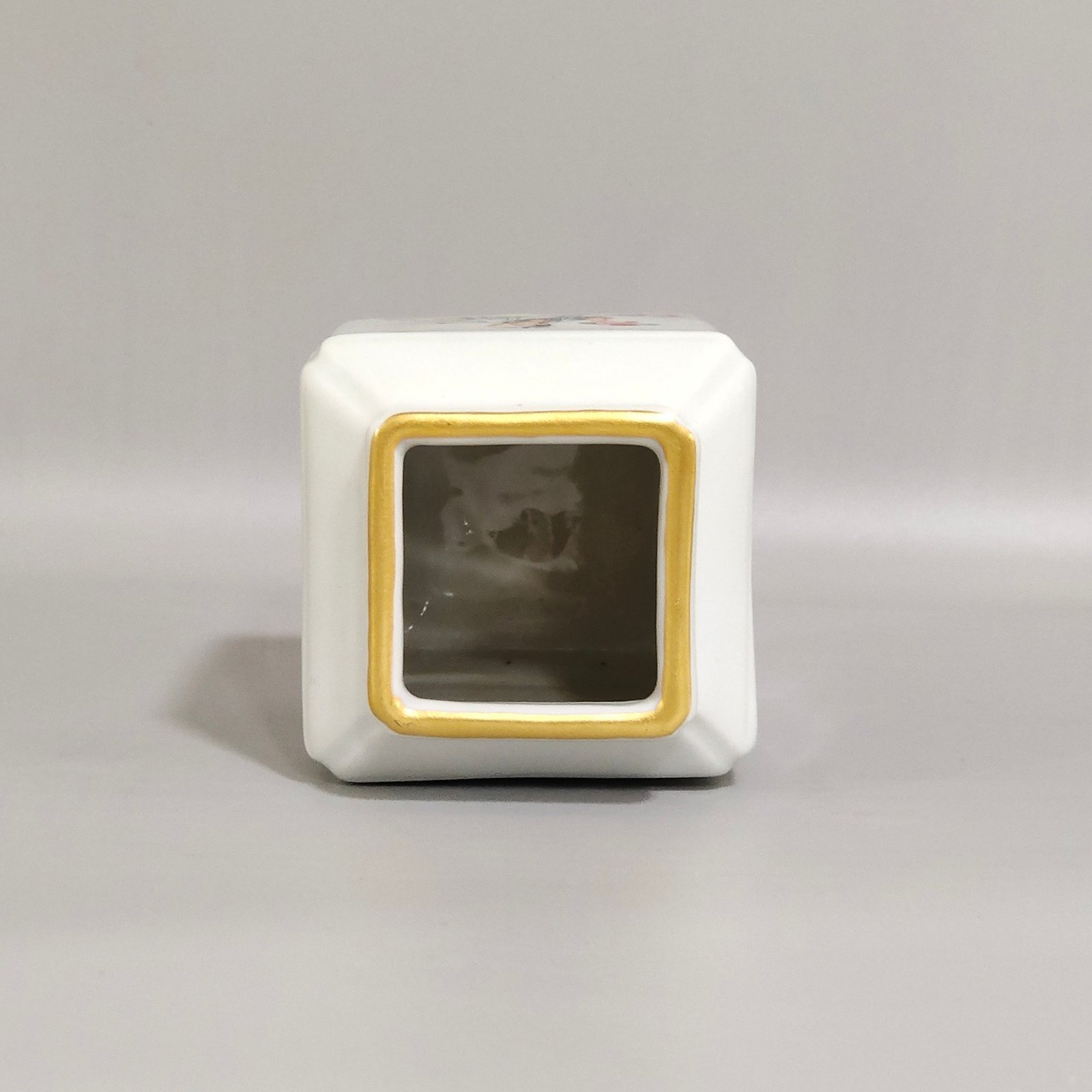 Qing Dynasty Jiaqing character story square vase