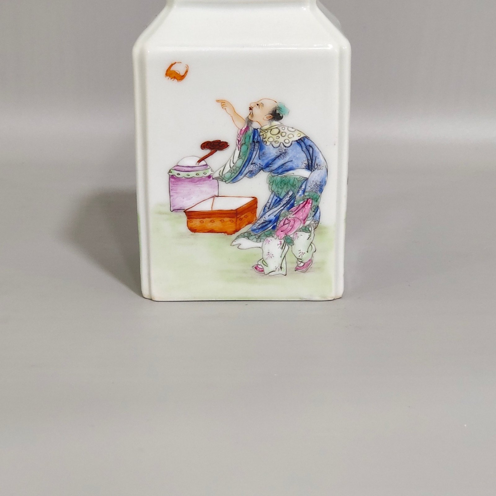 Qing Dynasty Jiaqing character story square vase