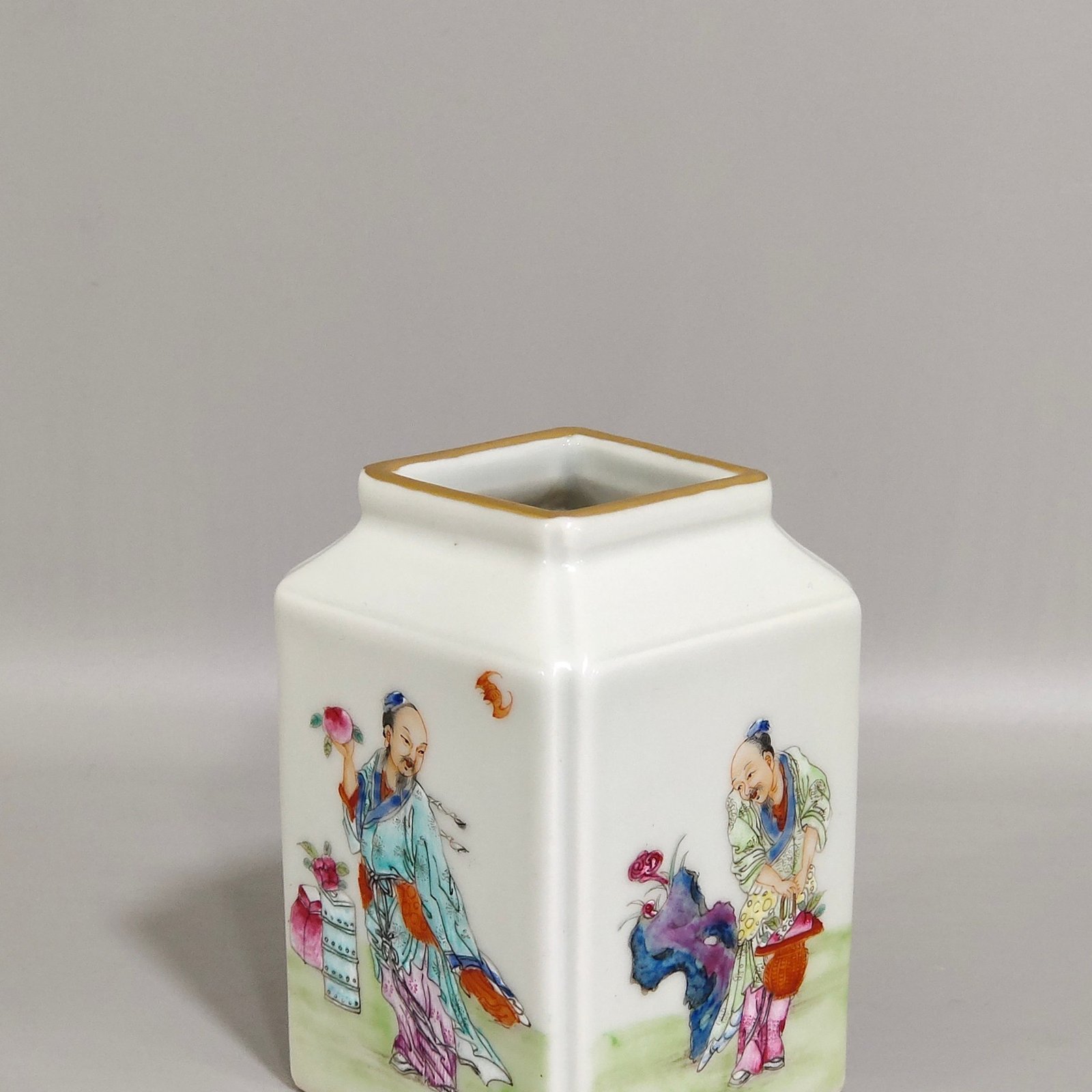 Qing Dynasty Jiaqing character story square vase