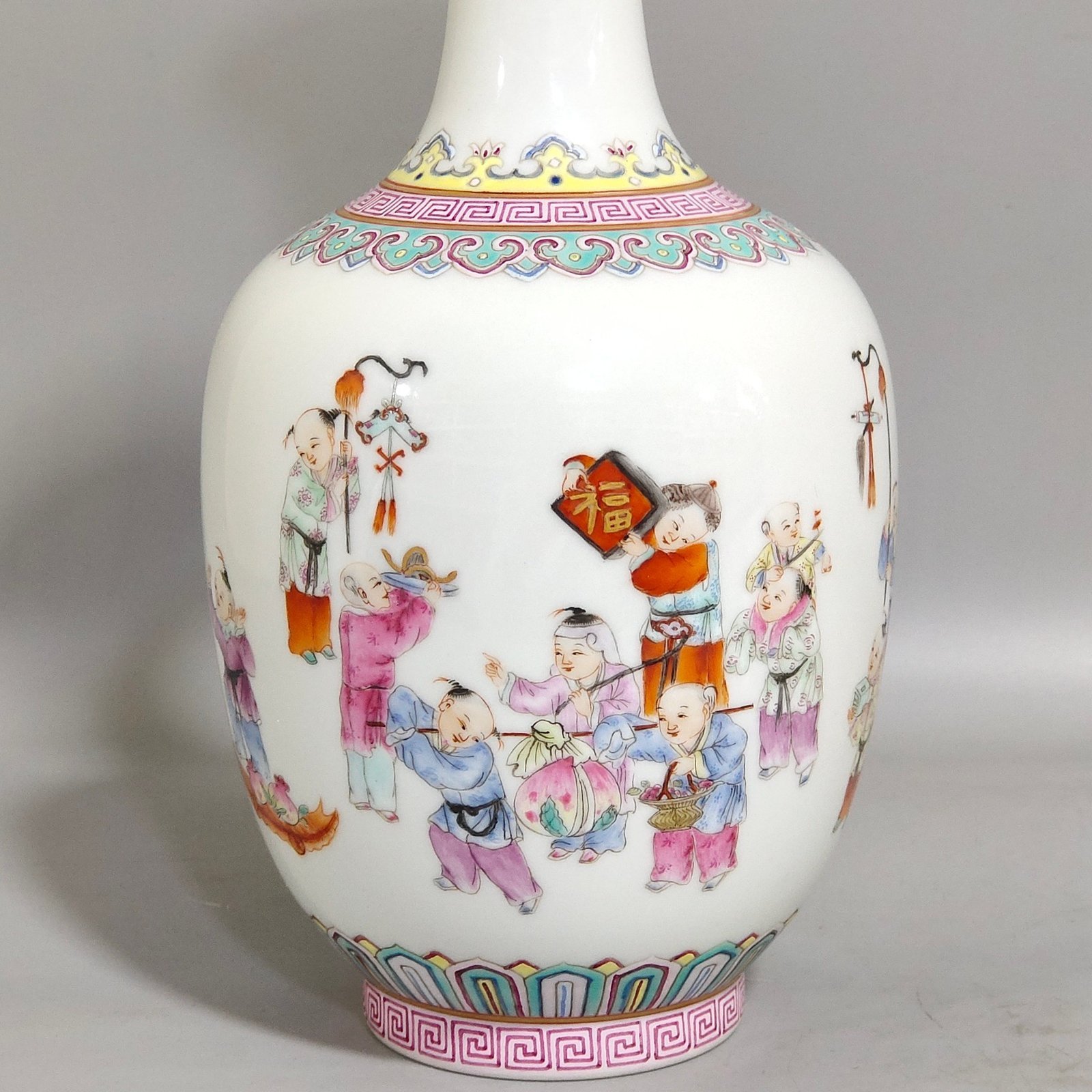 Qing Dynasty Jiaqing Sixteenth Son long-necked bottle