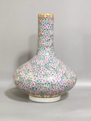 Qing Dynasty Jiaqing gold-lined ice plum flat belly vase