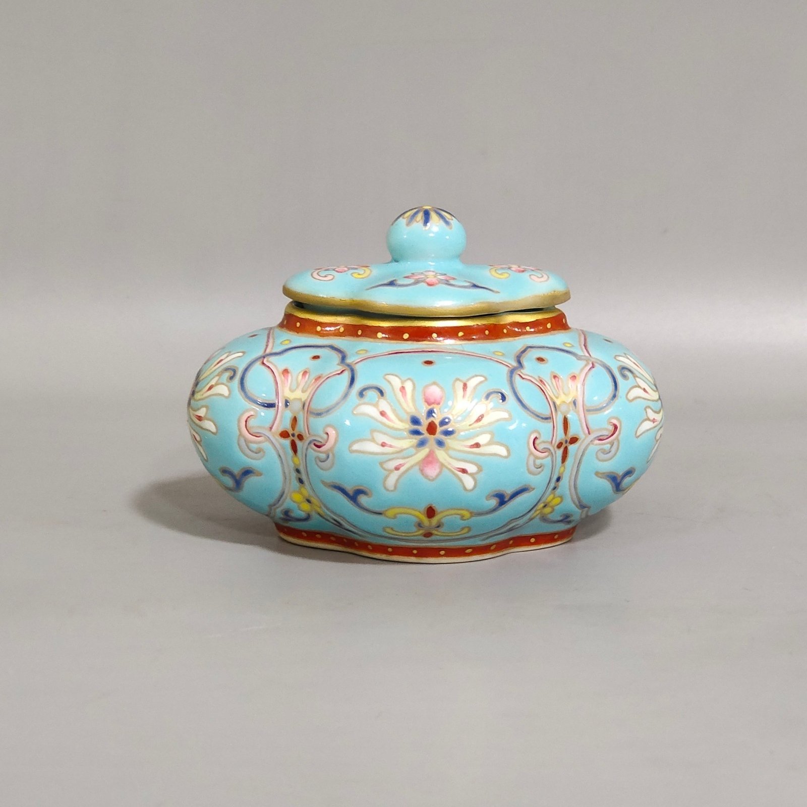 Qing Dynasty Jiaqing Turquoise Water Bowl
