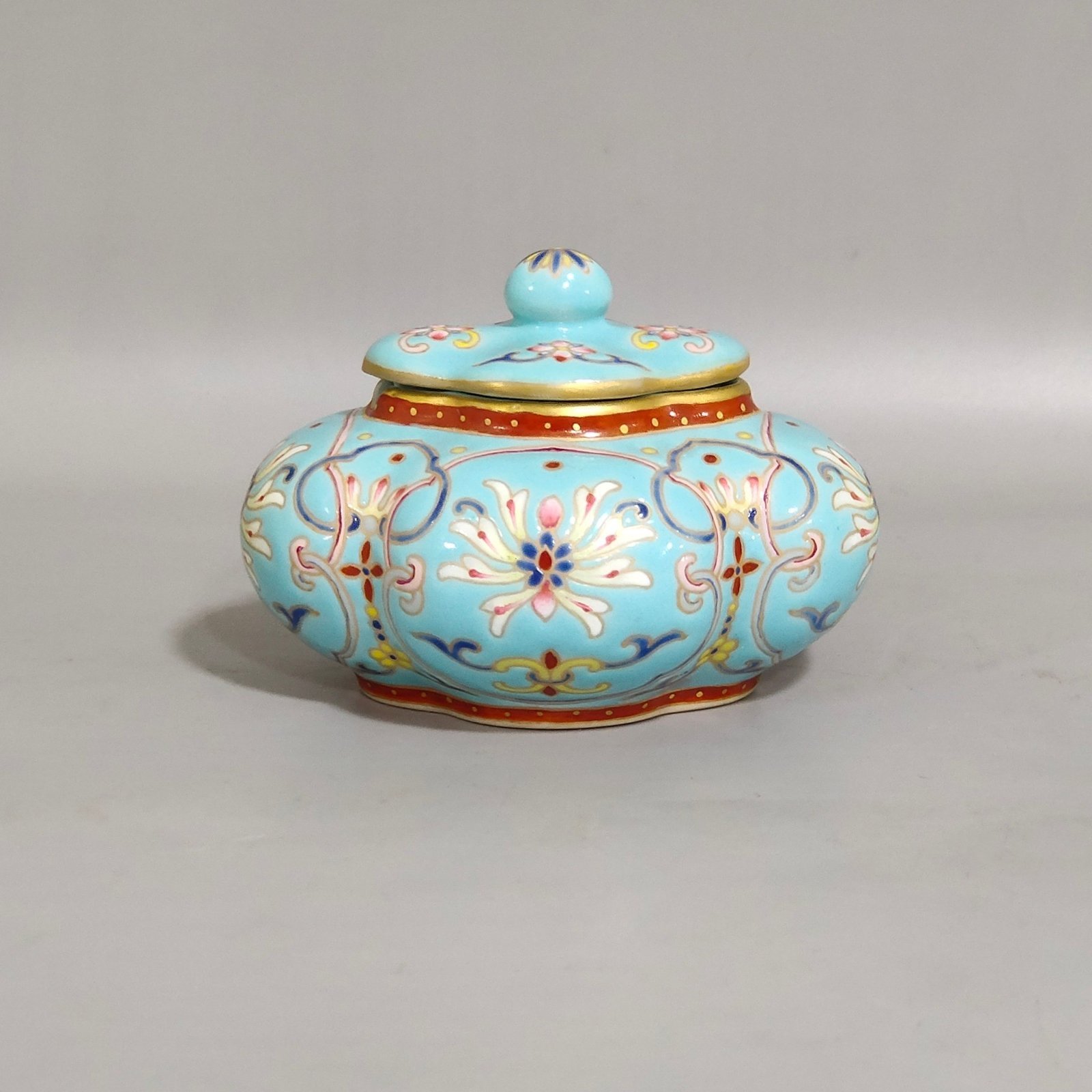 Qing Dynasty Jiaqing Turquoise Water Bowl