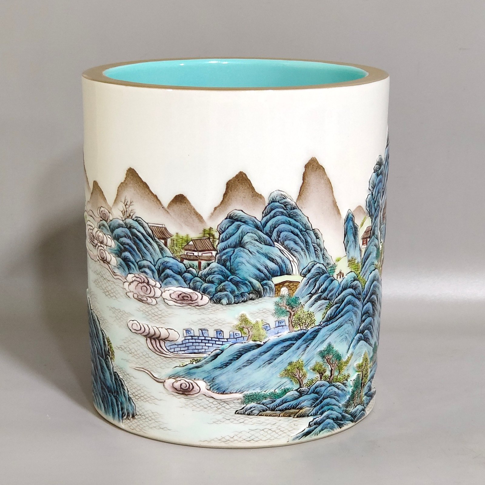 Qing Dynasty Jiaqing relief landscape pen holder