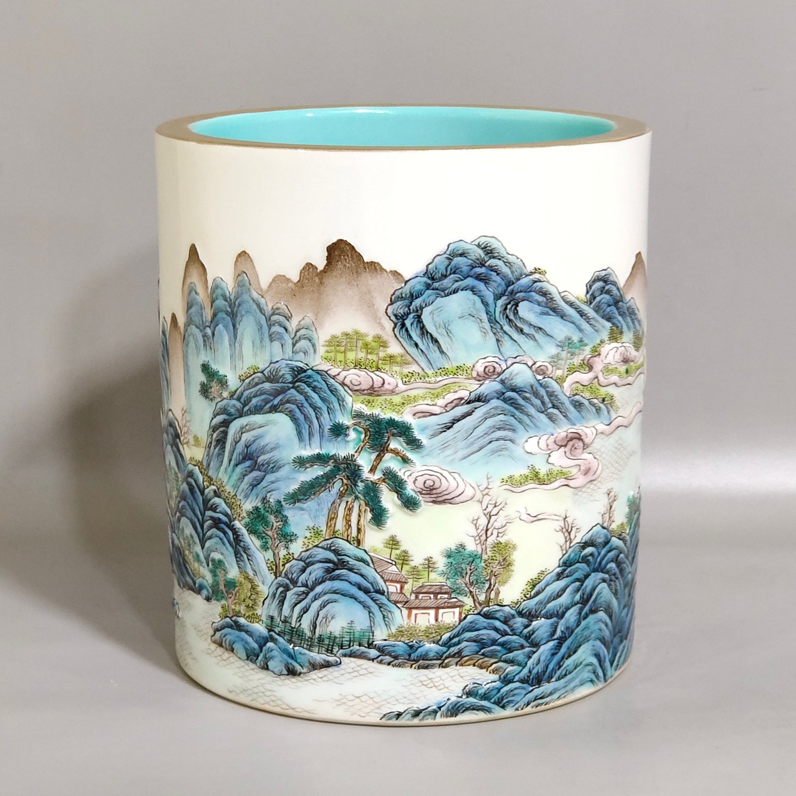Qing Dynasty Jiaqing relief landscape pen holder