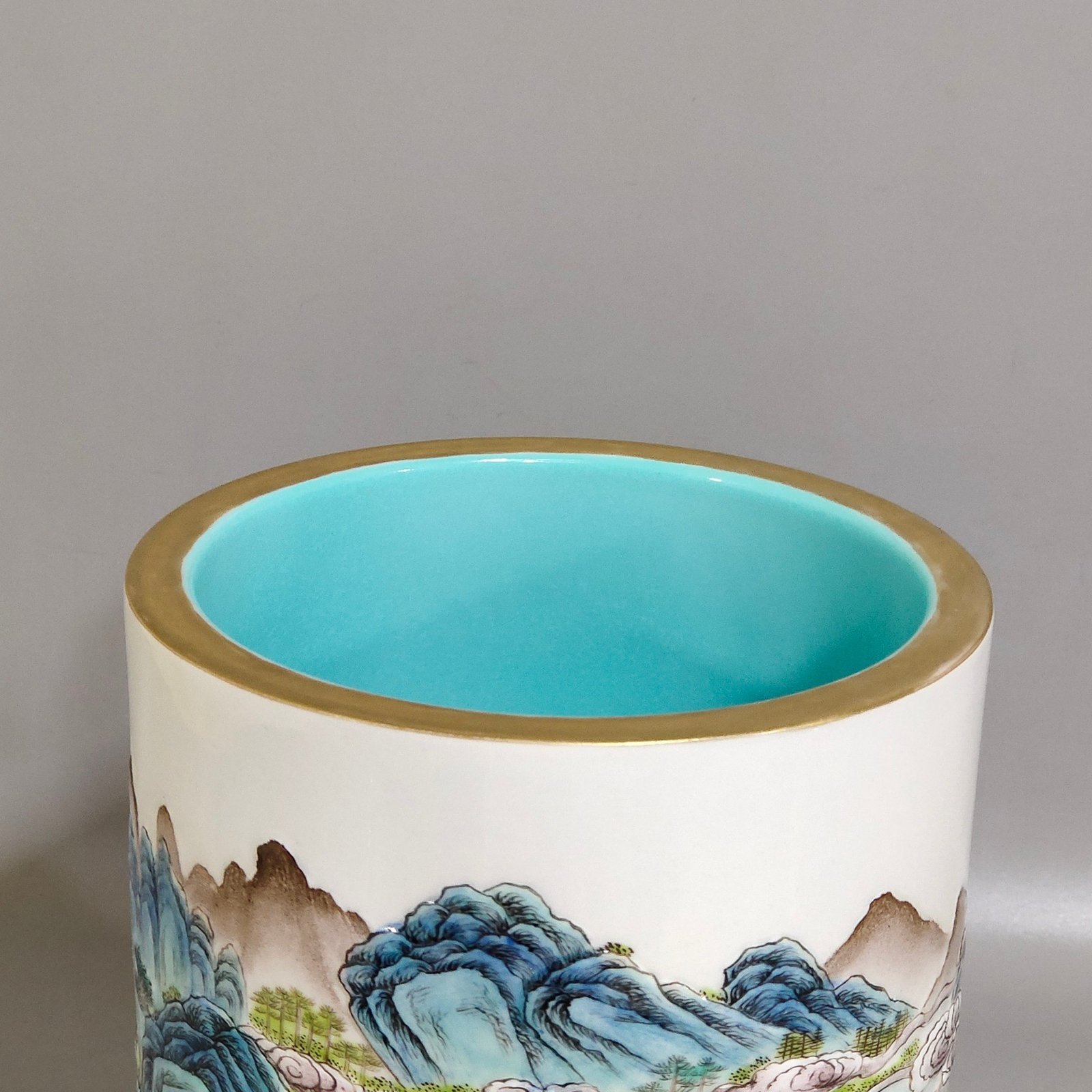 Qing Dynasty Jiaqing relief landscape pen holder