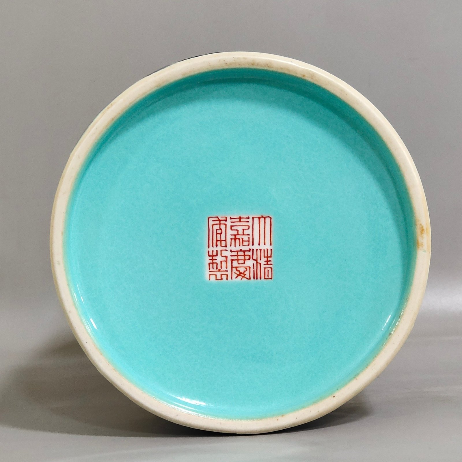 Qing Dynasty Jiaqing relief landscape pen holder
