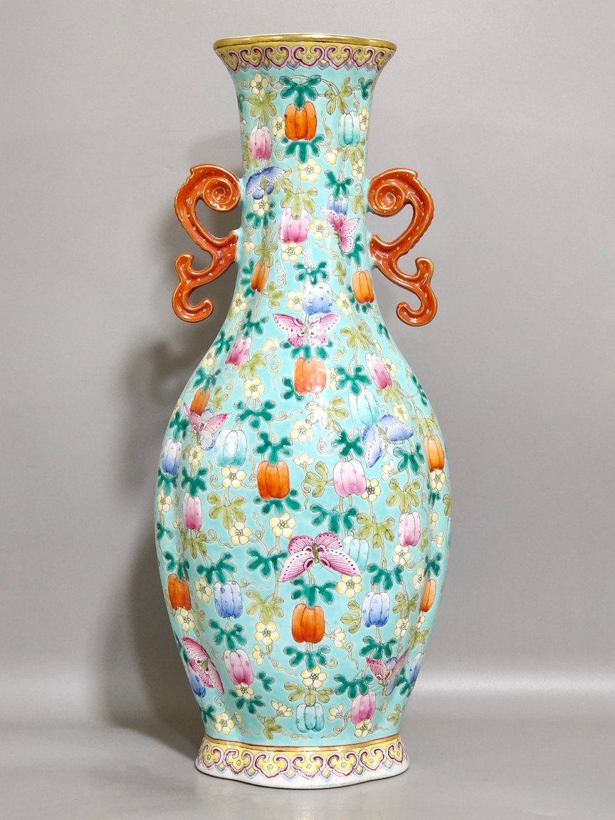Qing Dynasty Jiaqing melon-and-butterfly amphorae