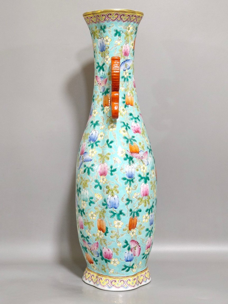 Qing Dynasty Jiaqing melon-and-butterfly amphorae