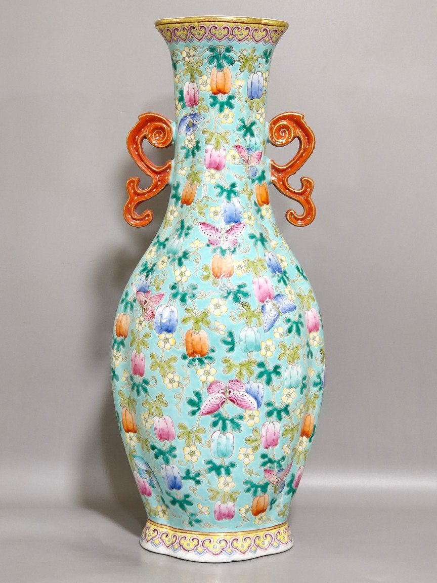 Qing Dynasty Jiaqing melon-and-butterfly amphorae