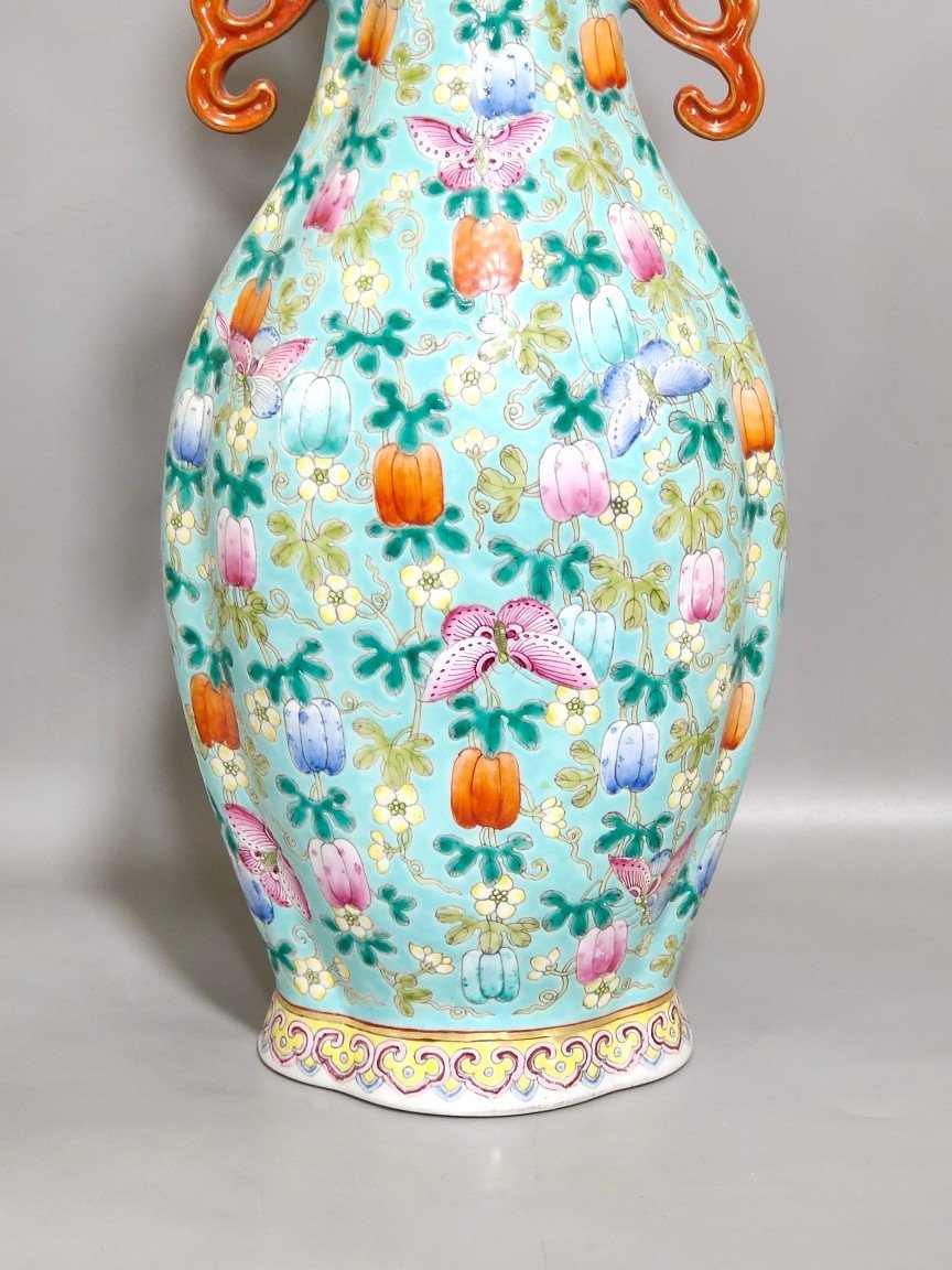Qing Dynasty Jiaqing melon-and-butterfly amphorae