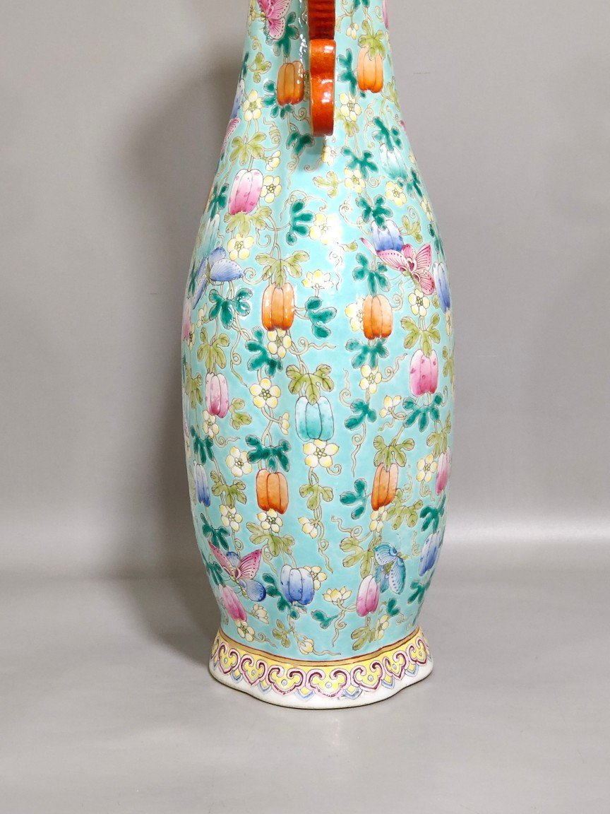 Qing Dynasty Jiaqing melon-and-butterfly amphorae