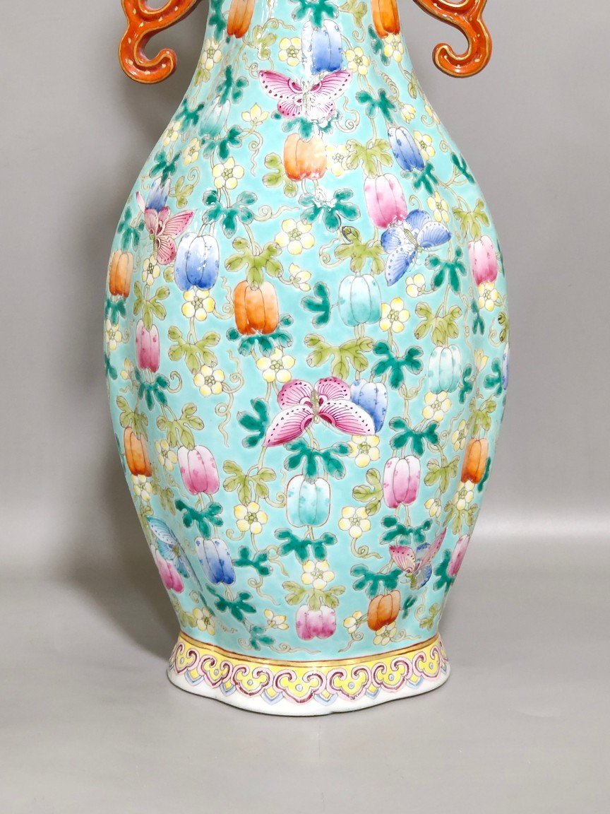 Qing Dynasty Jiaqing melon-and-butterfly amphorae