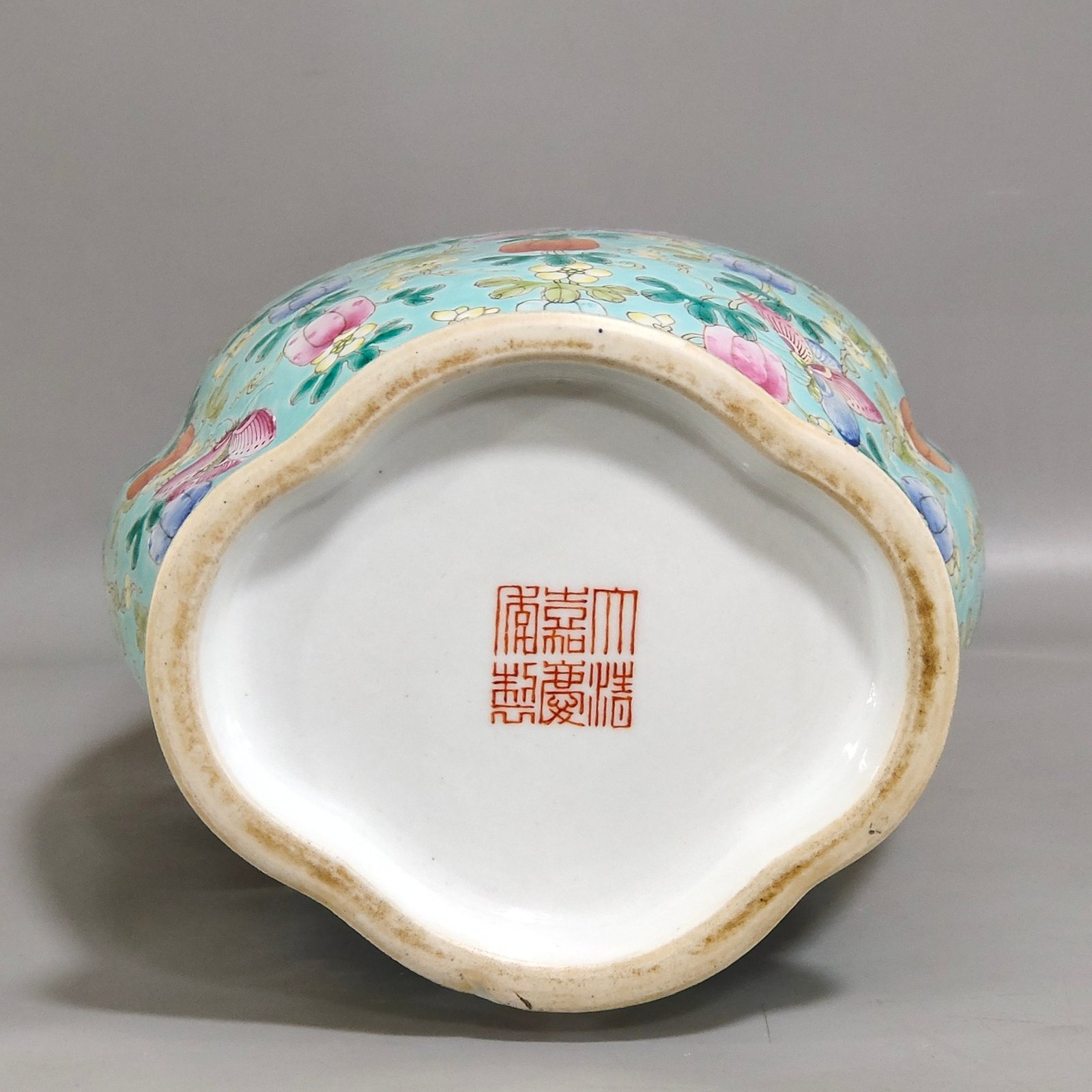Qing Dynasty Jiaqing melon-and-butterfly amphorae