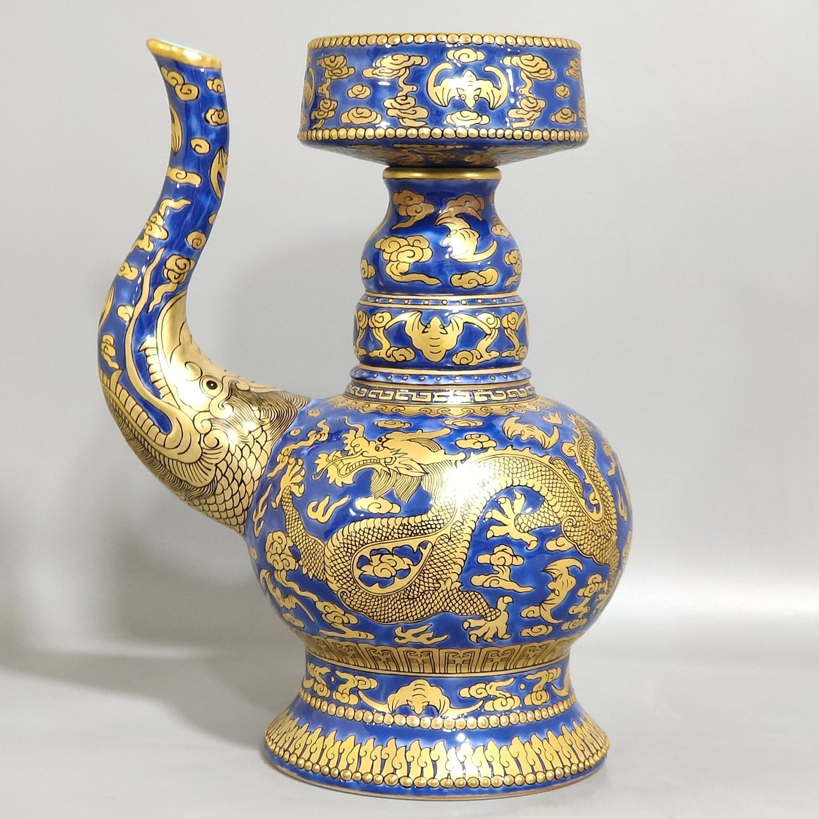 Qing Dynasty Jiaqing Festival Blue Painted Golden Dragon Pattern Spray Pot
