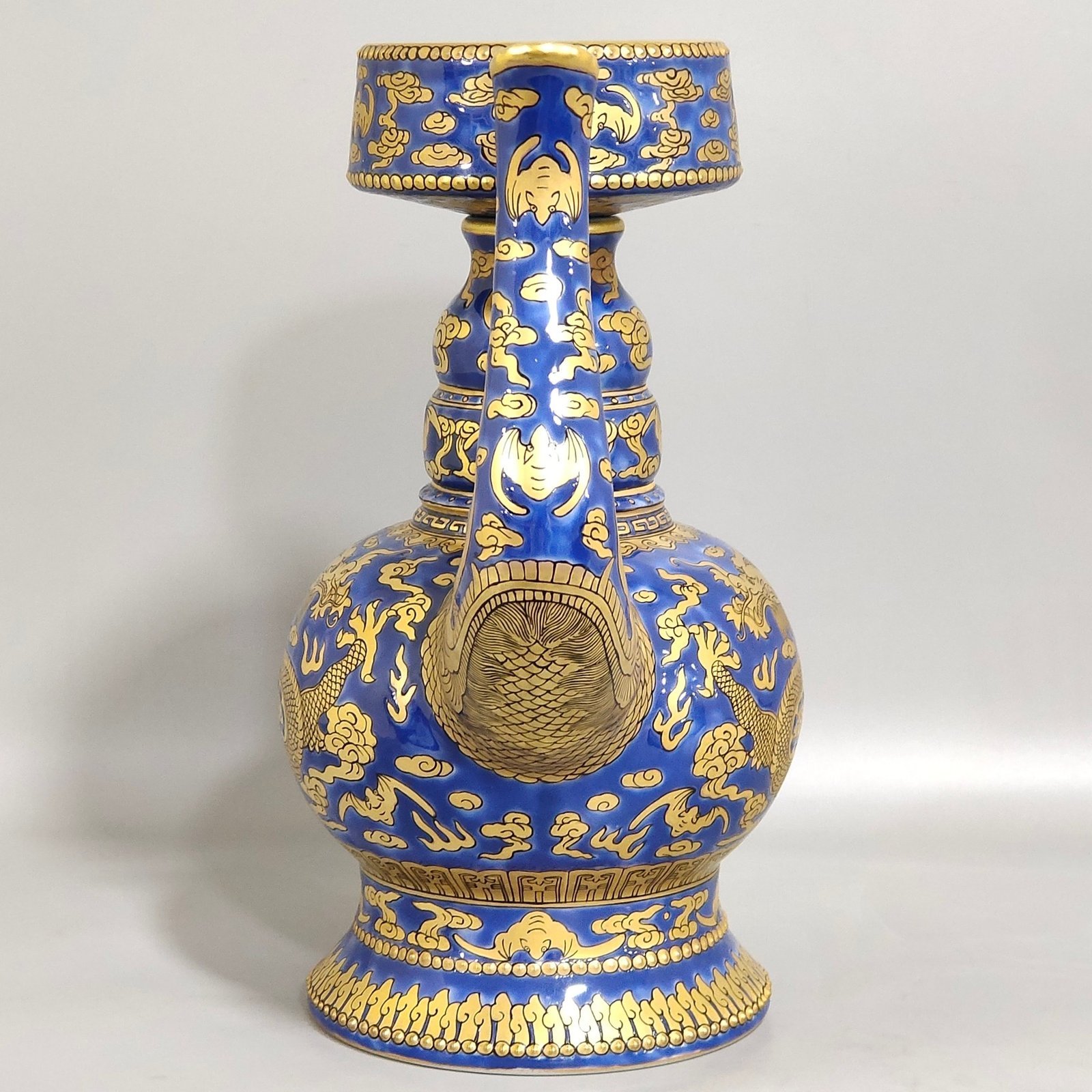 Qing Dynasty Jiaqing Festival Blue Painted Golden Dragon Pattern Spray Pot