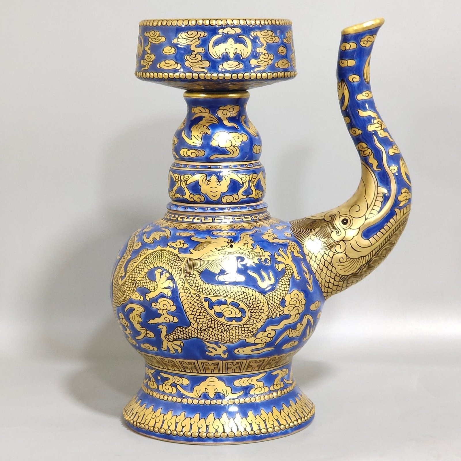 Qing Dynasty Jiaqing Festival Blue Painted Golden Dragon Pattern Spray Pot