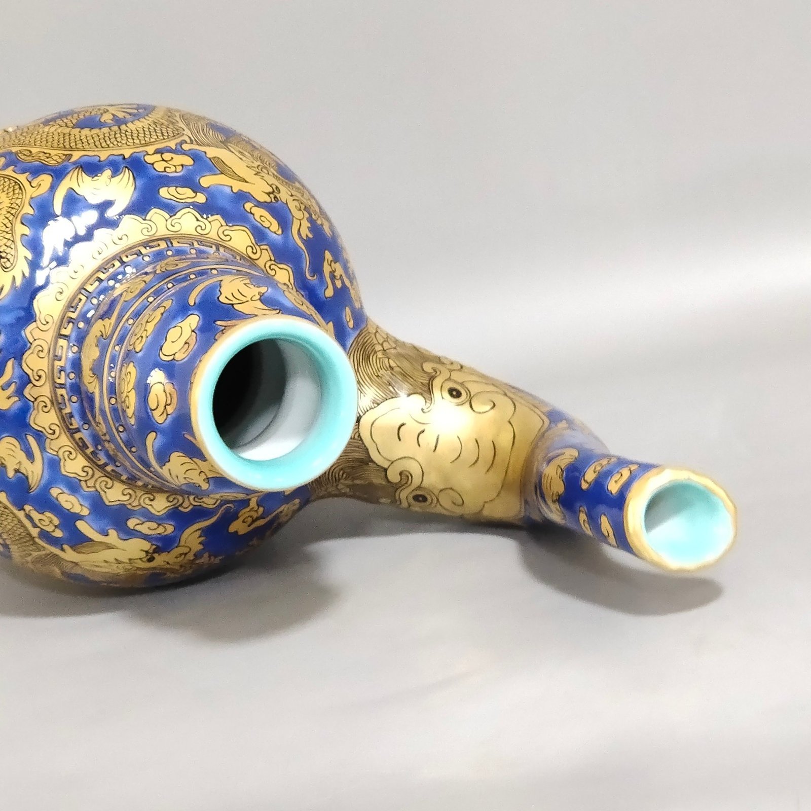 Qing Dynasty Jiaqing Festival Blue Painted Golden Dragon Pattern Spray Pot