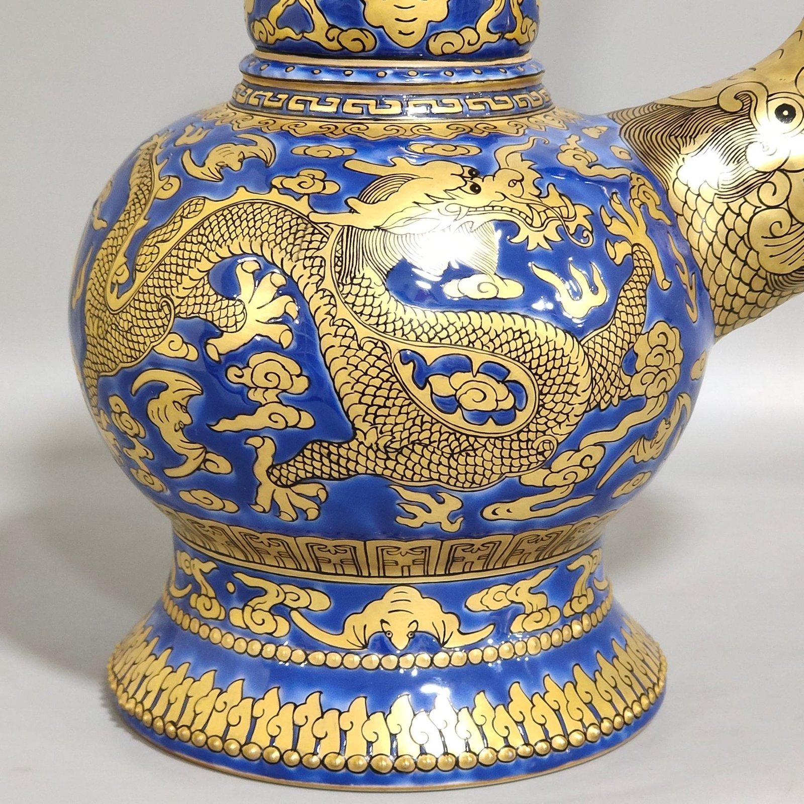 Qing Dynasty Jiaqing Festival Blue Painted Golden Dragon Pattern Spray Pot