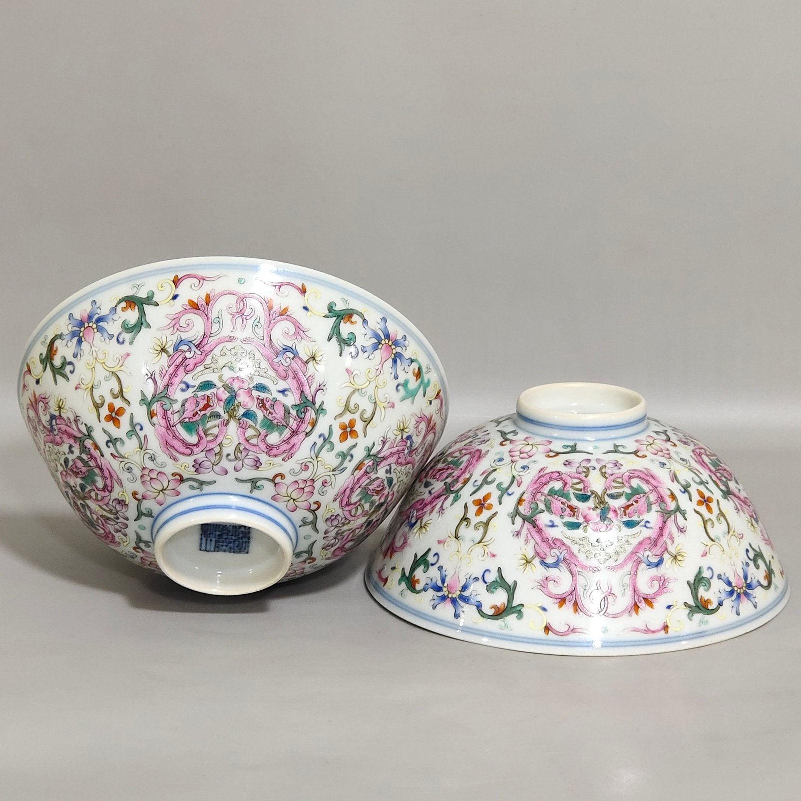 Qing Dynasty Jiaqing blessing and longevity bowl with red dragons piercing flowers and interior painting
