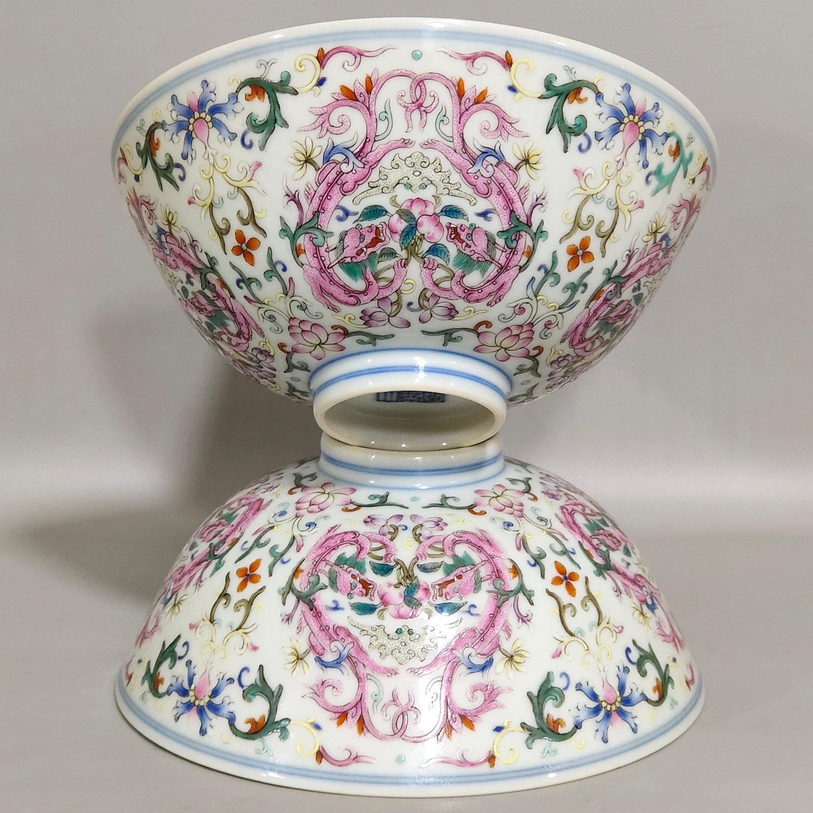 Qing Dynasty Jiaqing blessing and longevity bowl with red dragons piercing flowers and interior painting