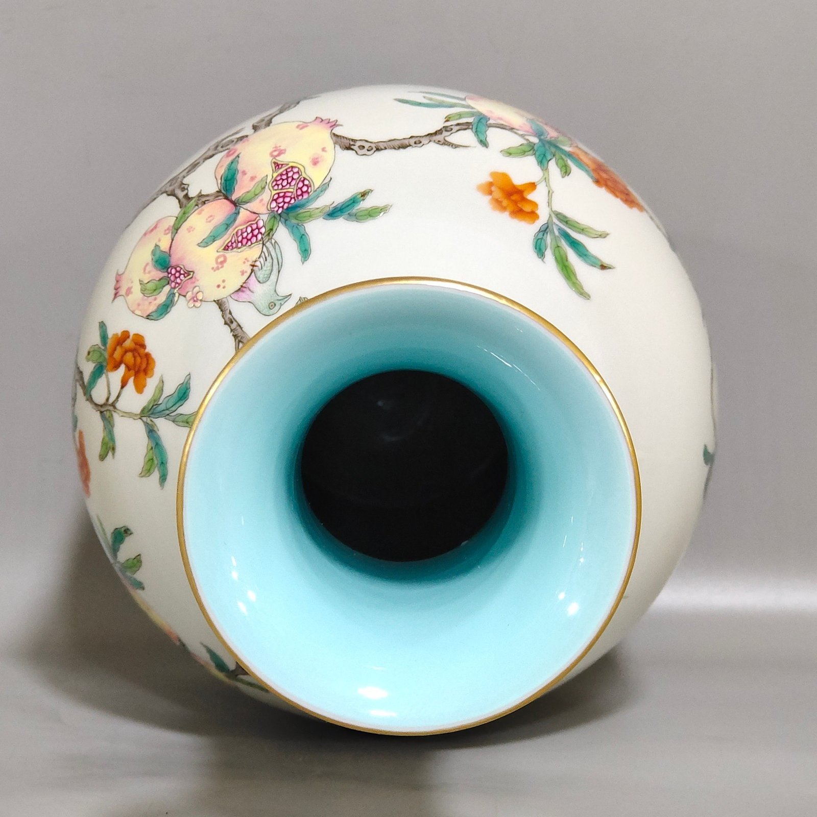Qing Dynasty Jiaqing smiling mouth often opened bottle
