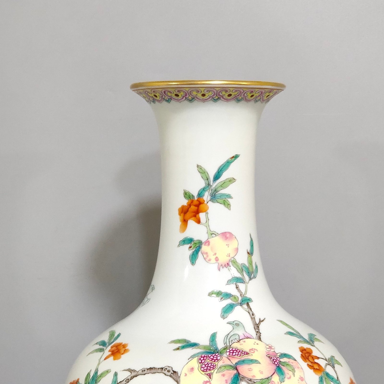 Qing Dynasty Jiaqing smiling mouth often opened bottle