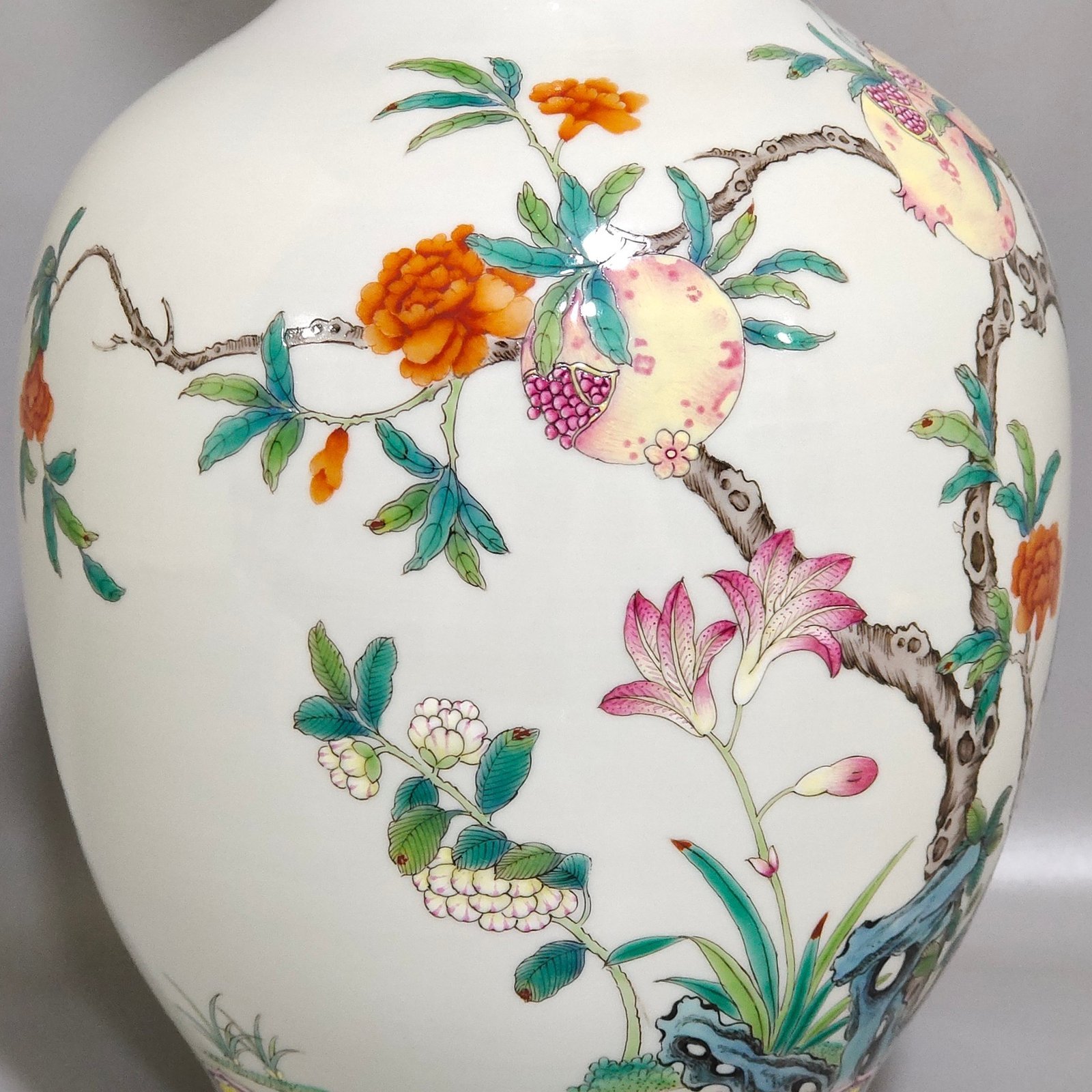Qing Dynasty Jiaqing smiling mouth often opened bottle