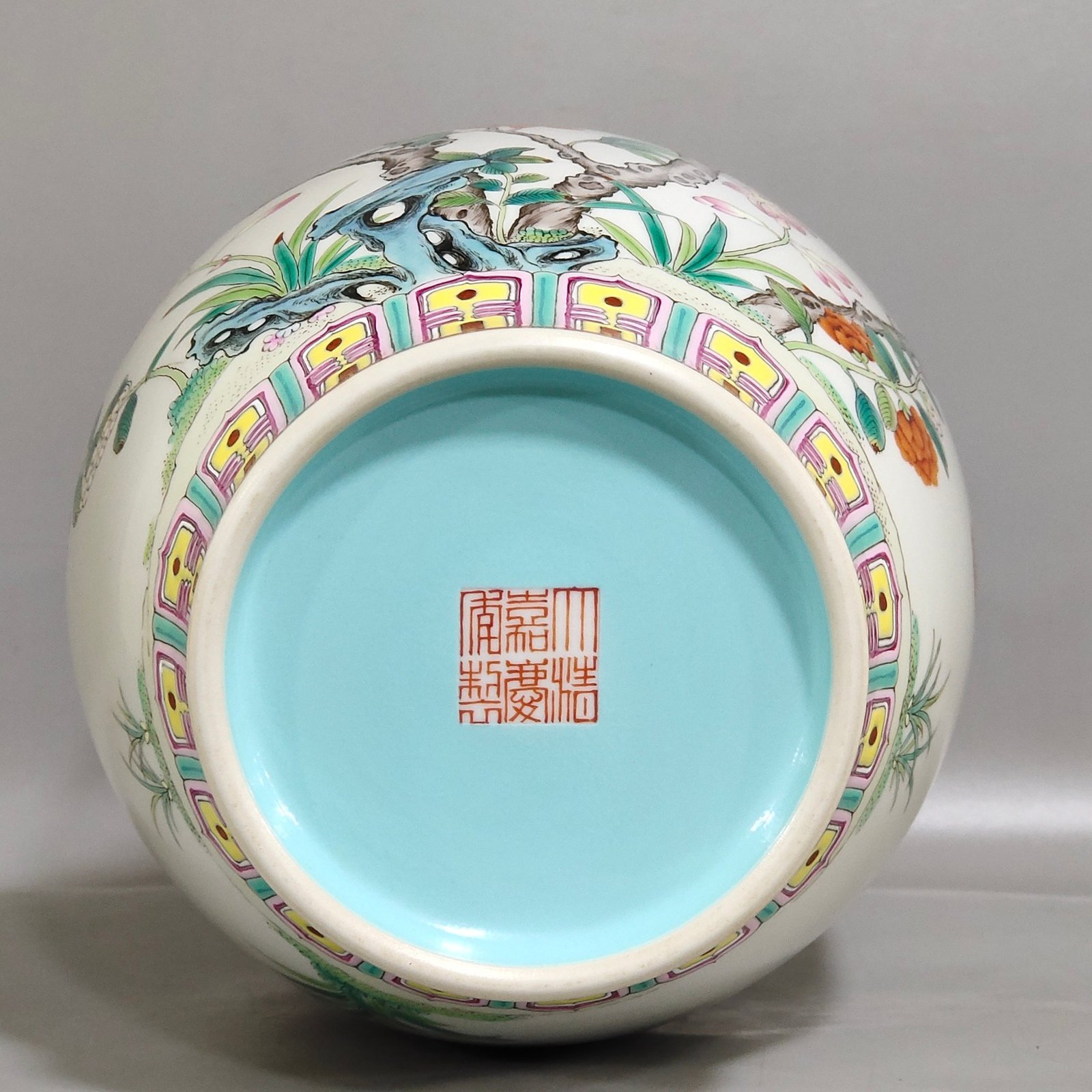 Qing Dynasty Jiaqing smiling mouth often opened bottle