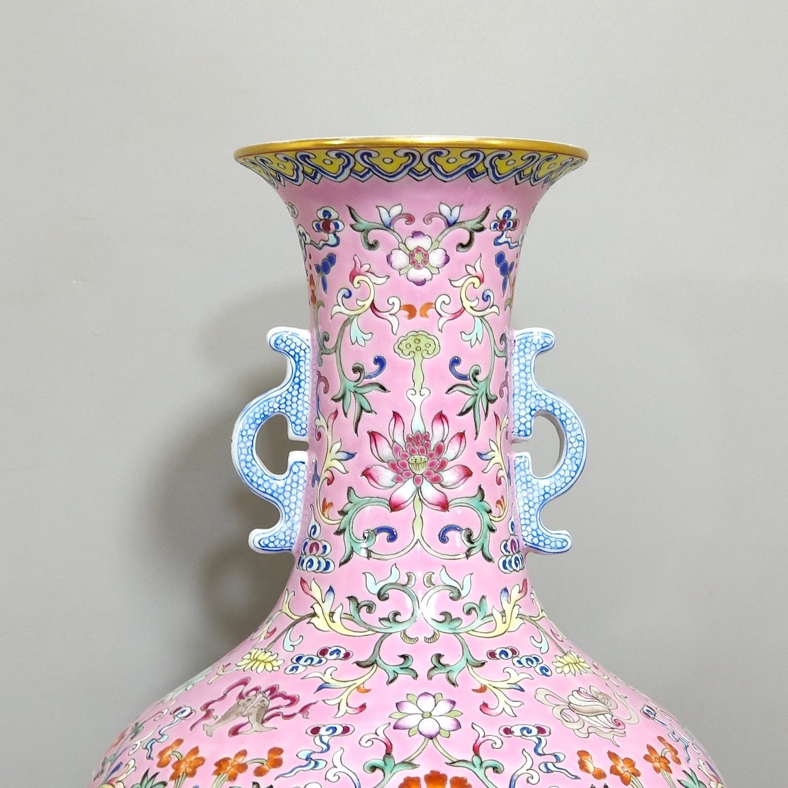Qing Dynasty Jiaqing pink ground eight-treasure pattern blessing and longevity amphorae