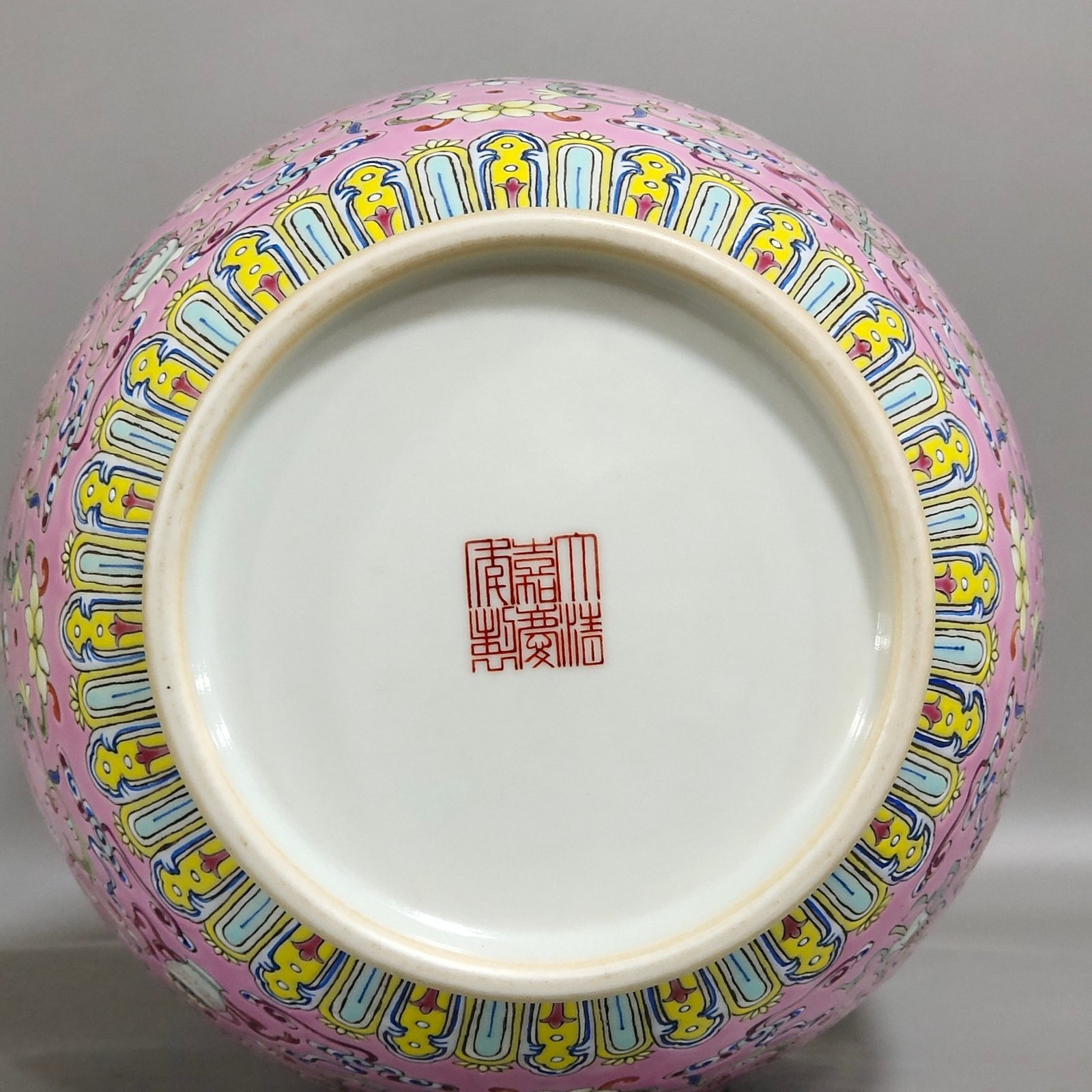 Qing Dynasty Jiaqing pink ground eight-treasure pattern blessing and longevity amphorae