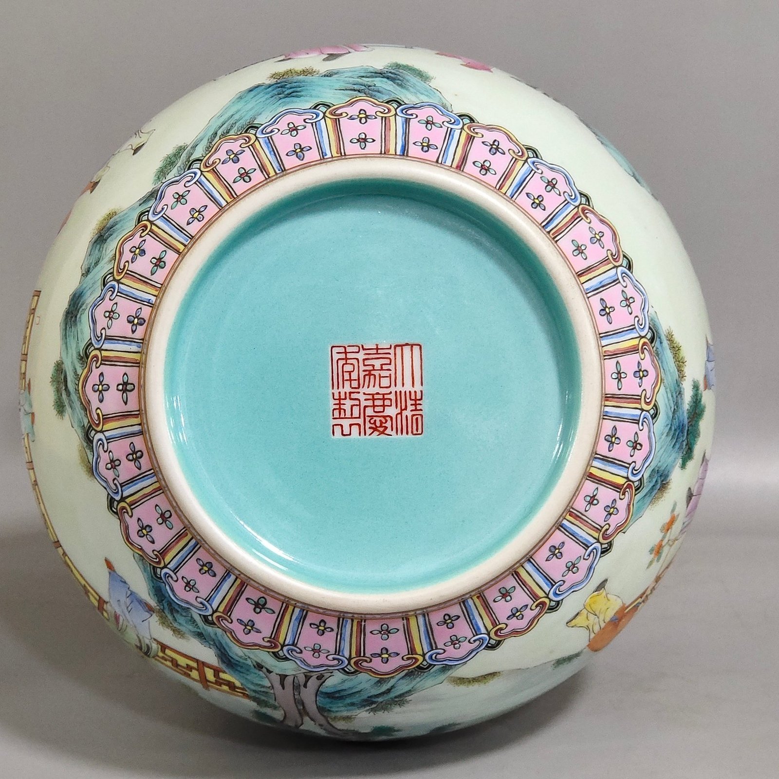 Qing Dynasty Jiaqing pink ground baby playing amphorae
