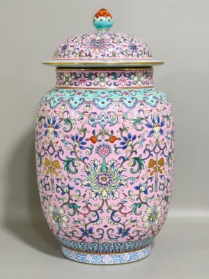 Qing Dynasty Jiaqing Fendi blessing and longevity jar with lid