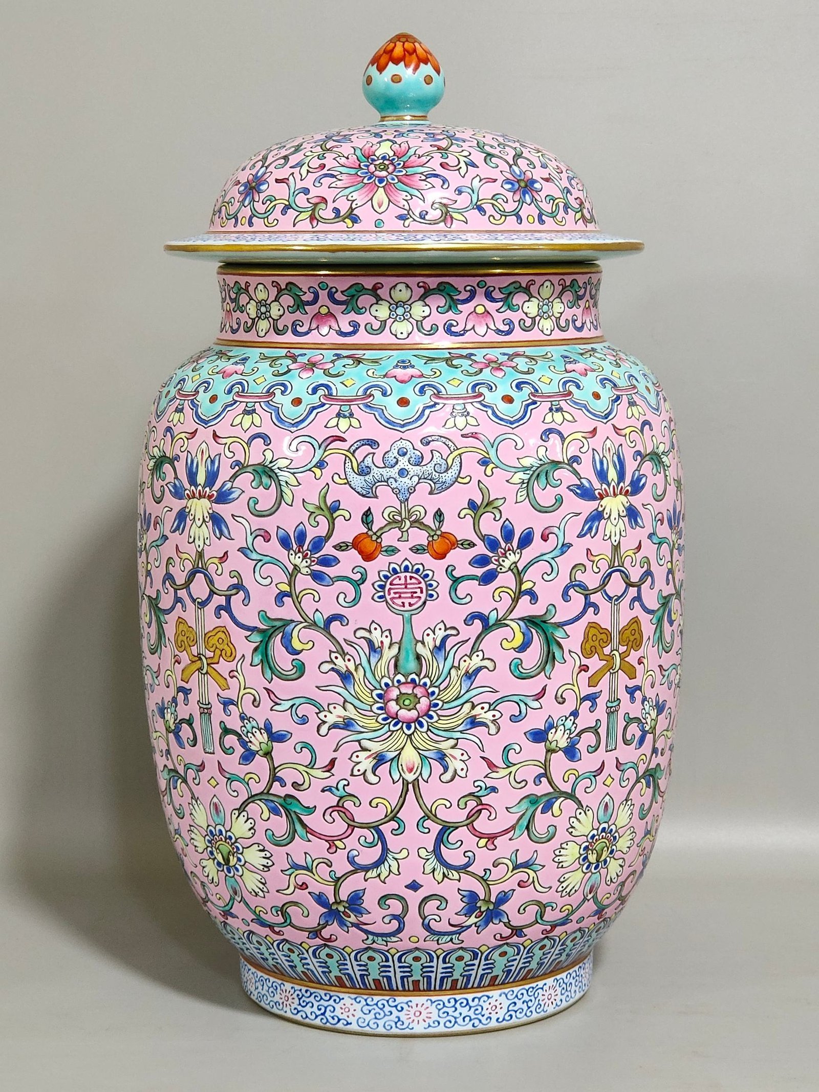 Qing Dynasty Jiaqing Fendi blessing and longevity jar with lid