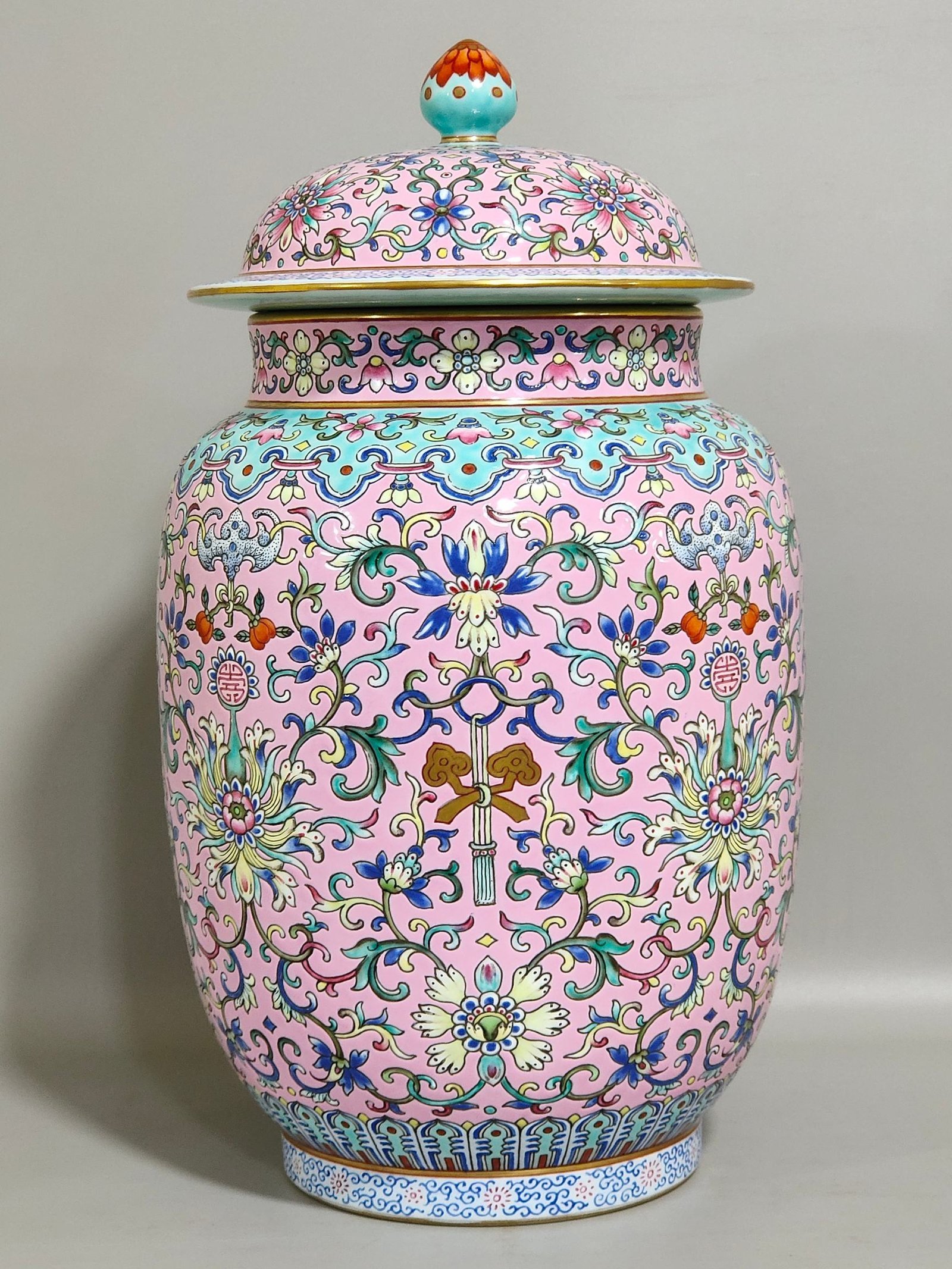 Qing Dynasty Jiaqing Fendi blessing and longevity jar with lid