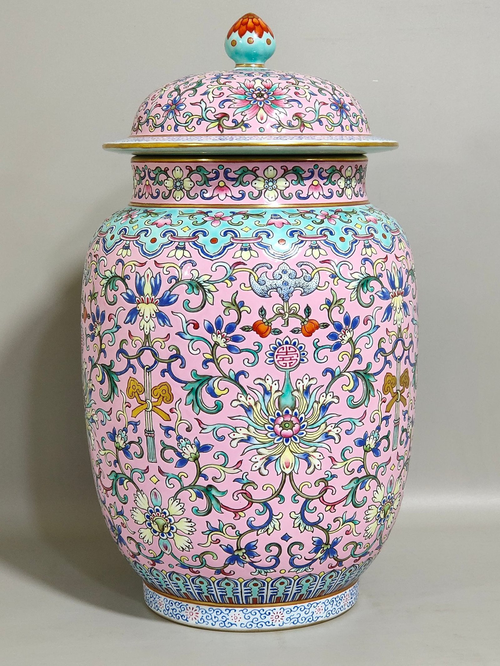Qing Dynasty Jiaqing Fendi blessing and longevity jar with lid