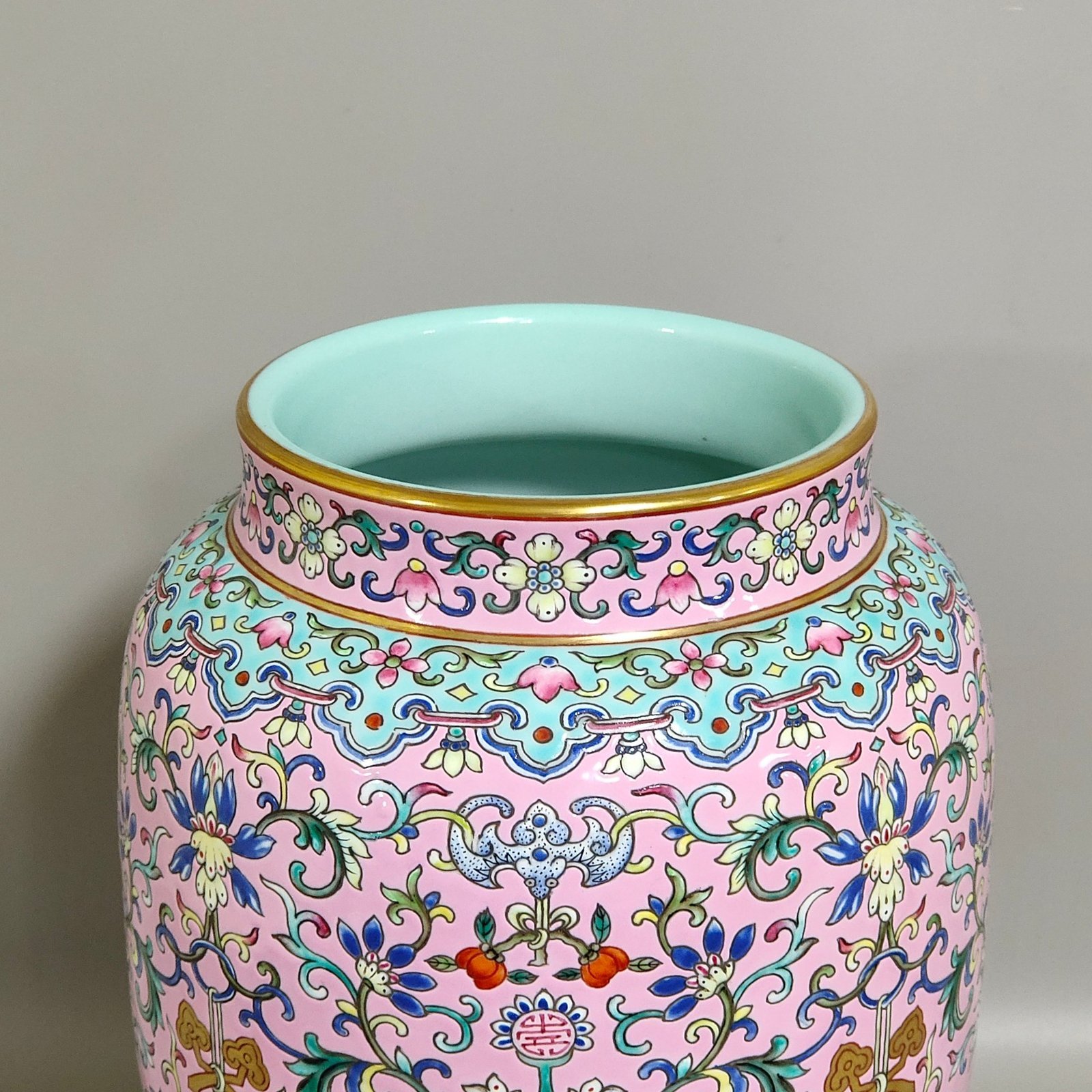 Qing Dynasty Jiaqing Fendi blessing and longevity jar with lid