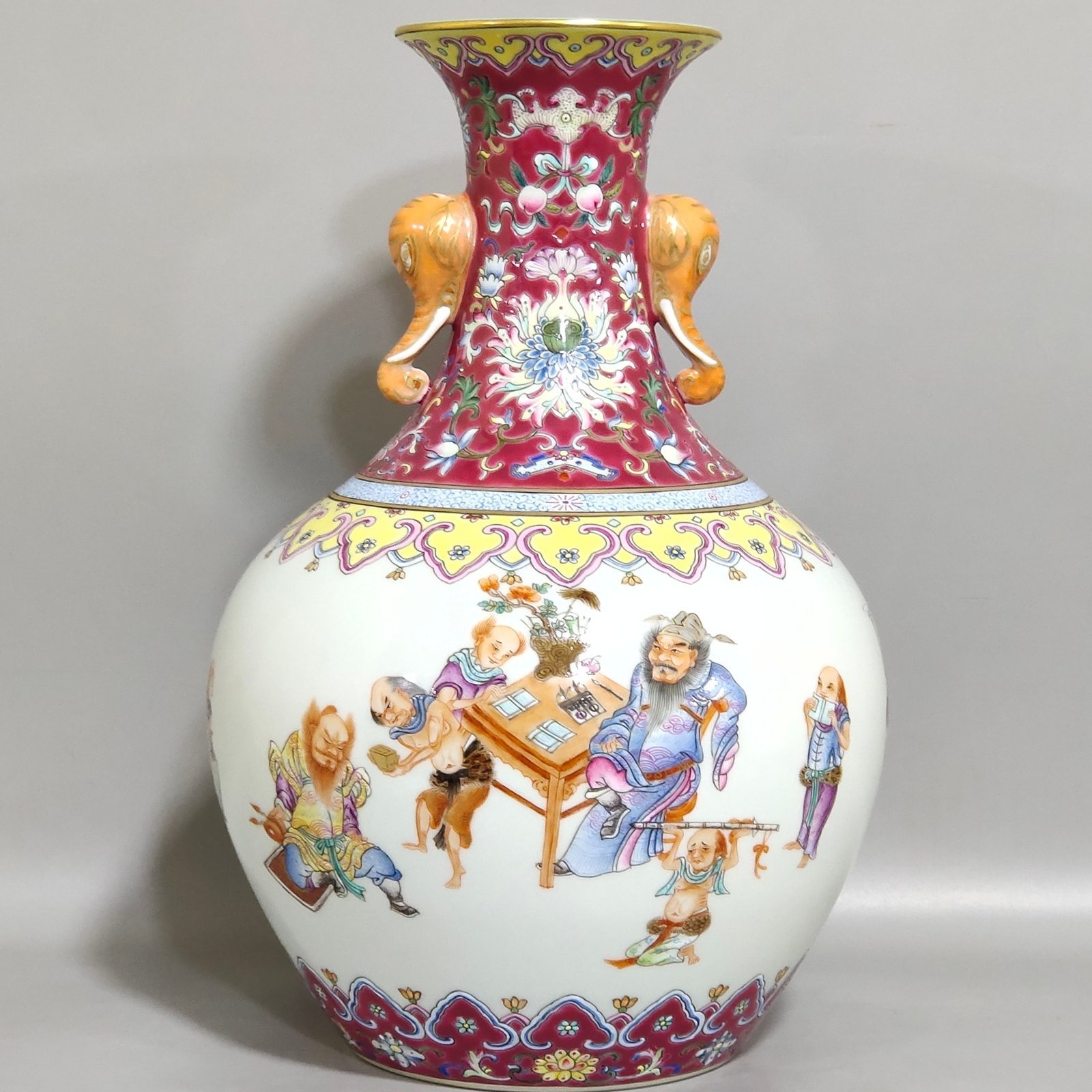 Qing Dynasty Jiaqing rouge land character story elephant ear vase